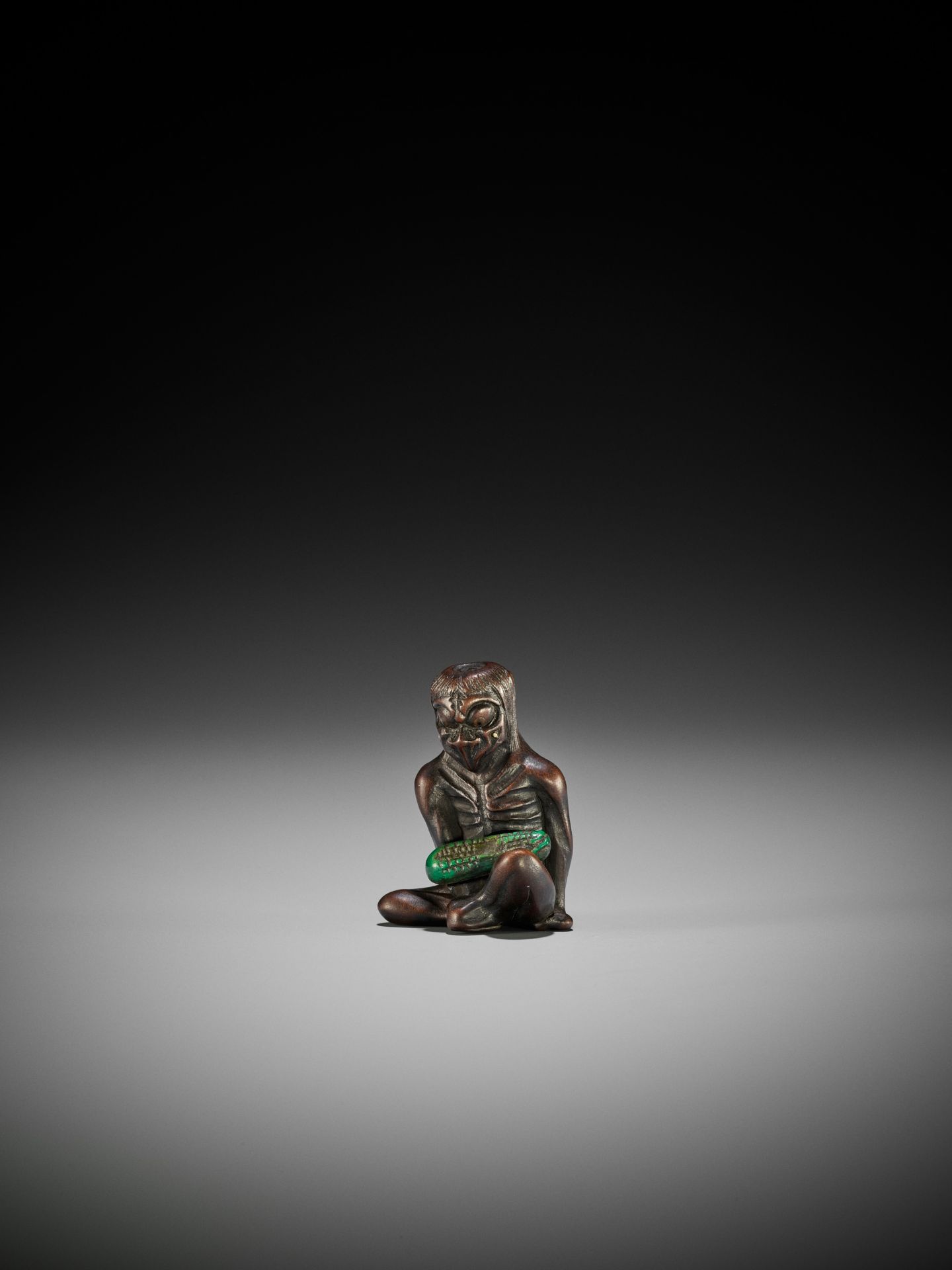 GYOKUSAI: A FINE INLAID WOOD NETSUKE OF A KAPPA WITH CUCUMBER - Bild 5 aus 13