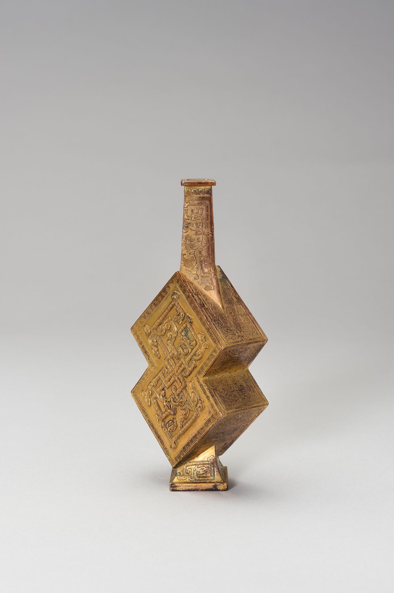 A GILT COPPER-ALLOY 'DRAGON' VASE - Image 7 of 12