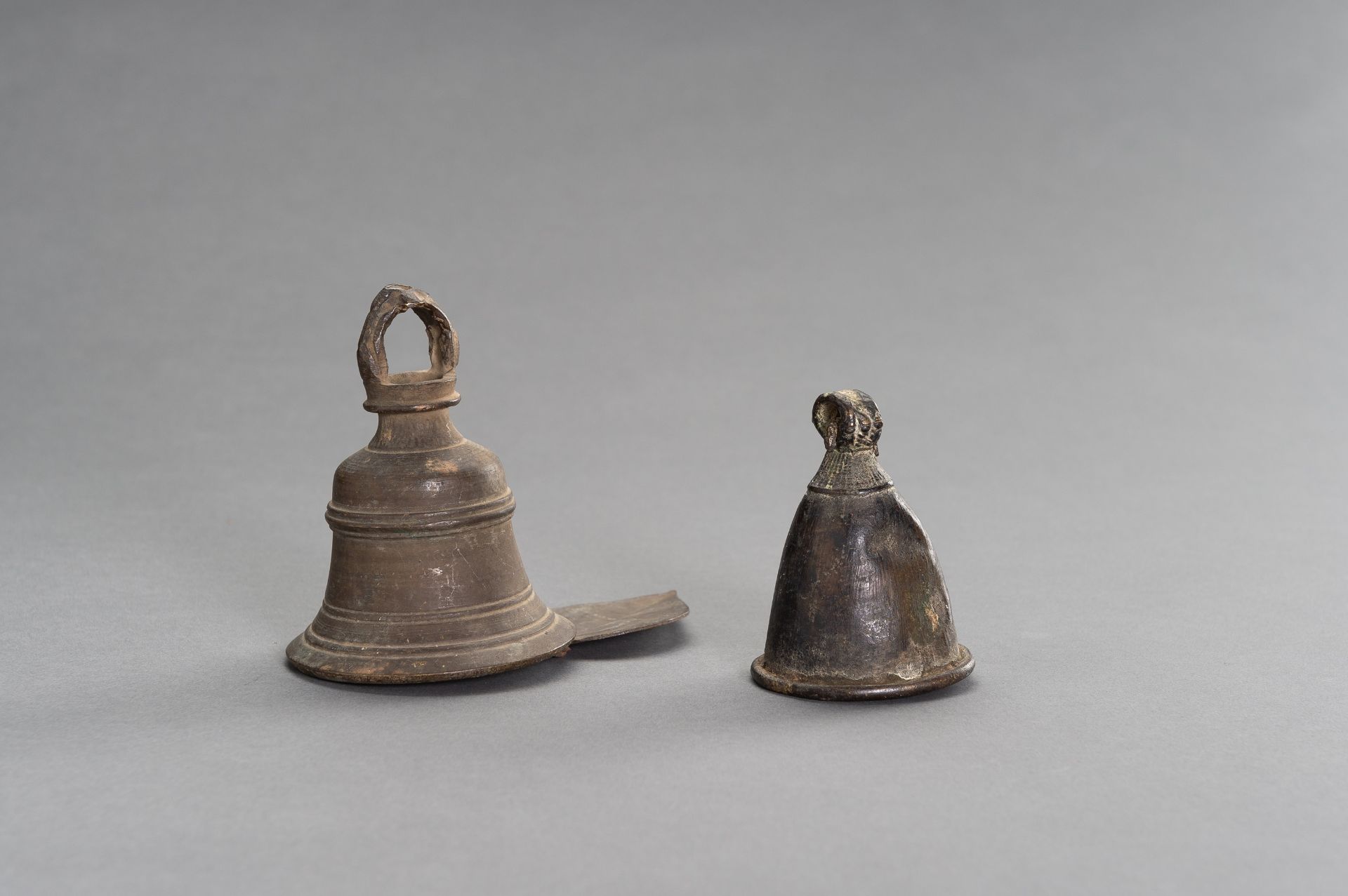 TWO BRONZE GHANTA BELLS - Bild 3 aus 7