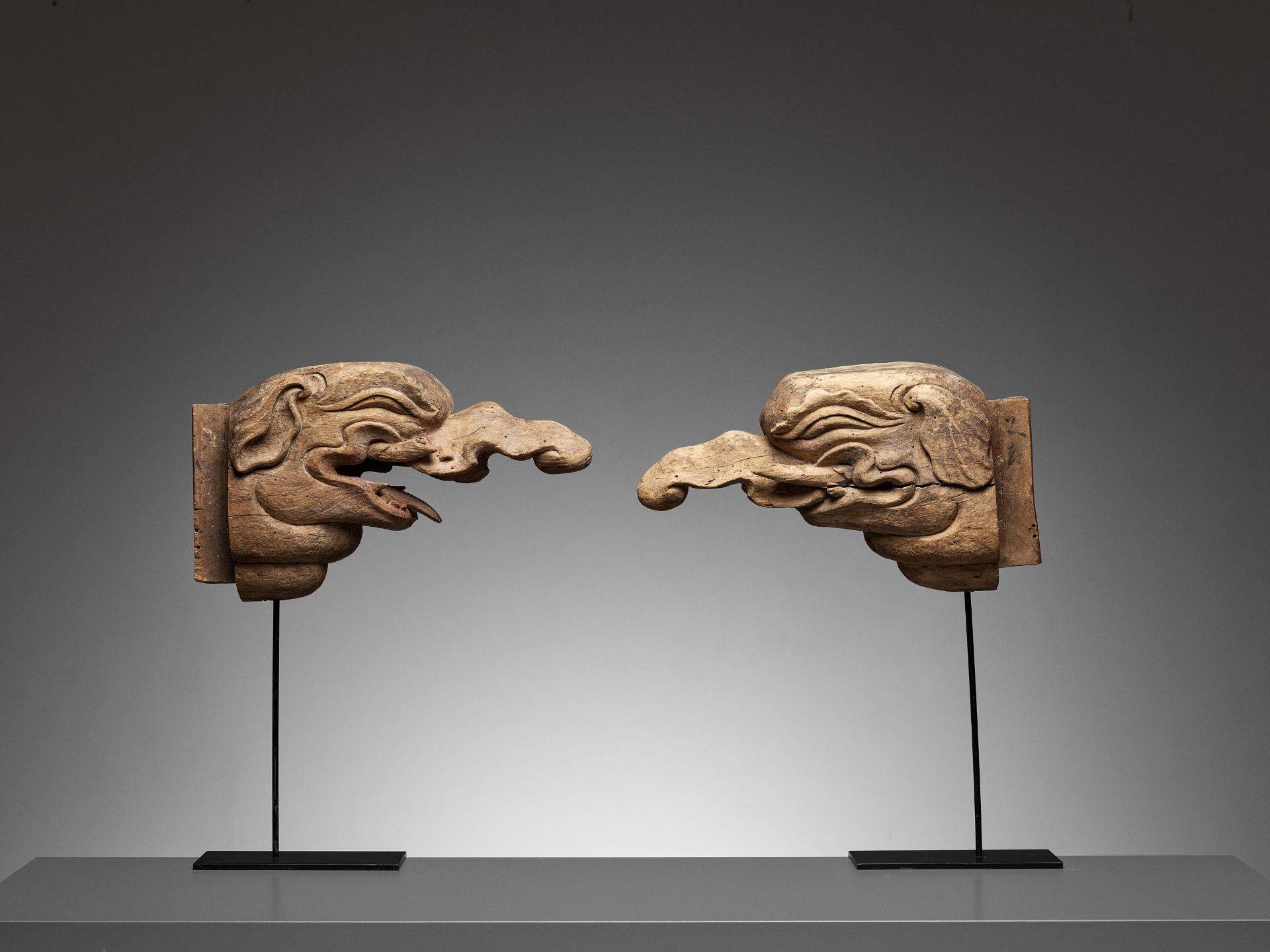 A RARE AND EARLY PAIR OF CARVED WOOD 'BAKU' ARCHITECTURAL ELEMENTS - Image 6 of 12