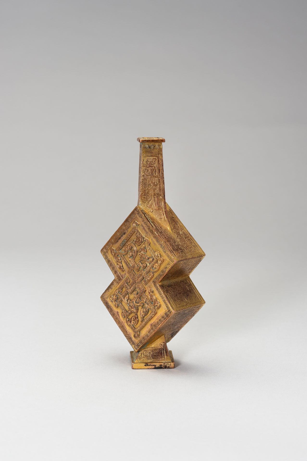 A GILT COPPER-ALLOY 'DRAGON' VASE - Image 3 of 12