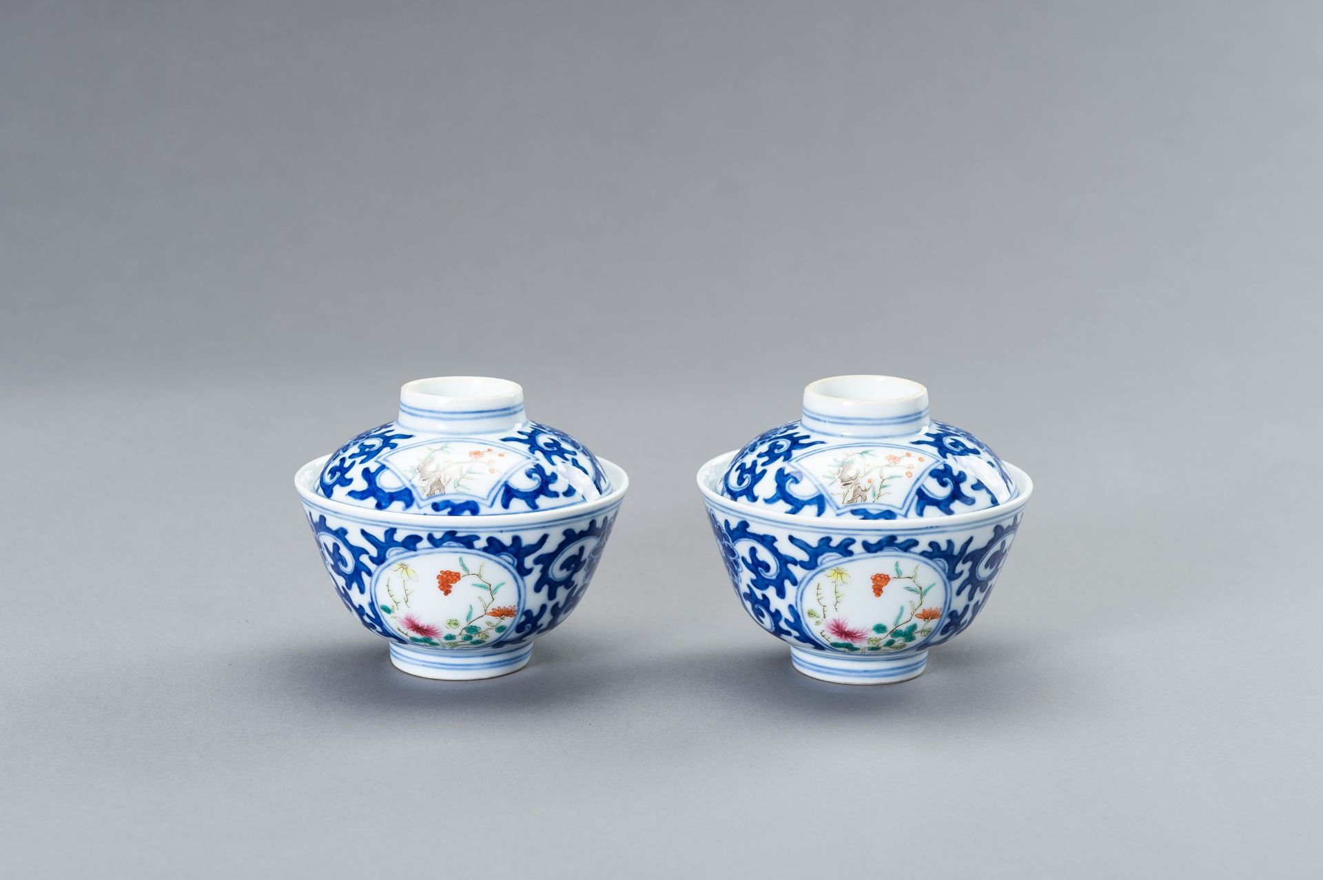 A PAIR OF XUANTONG MARK AND PERIOD PORCELAIN BOWLS WITH COVERS