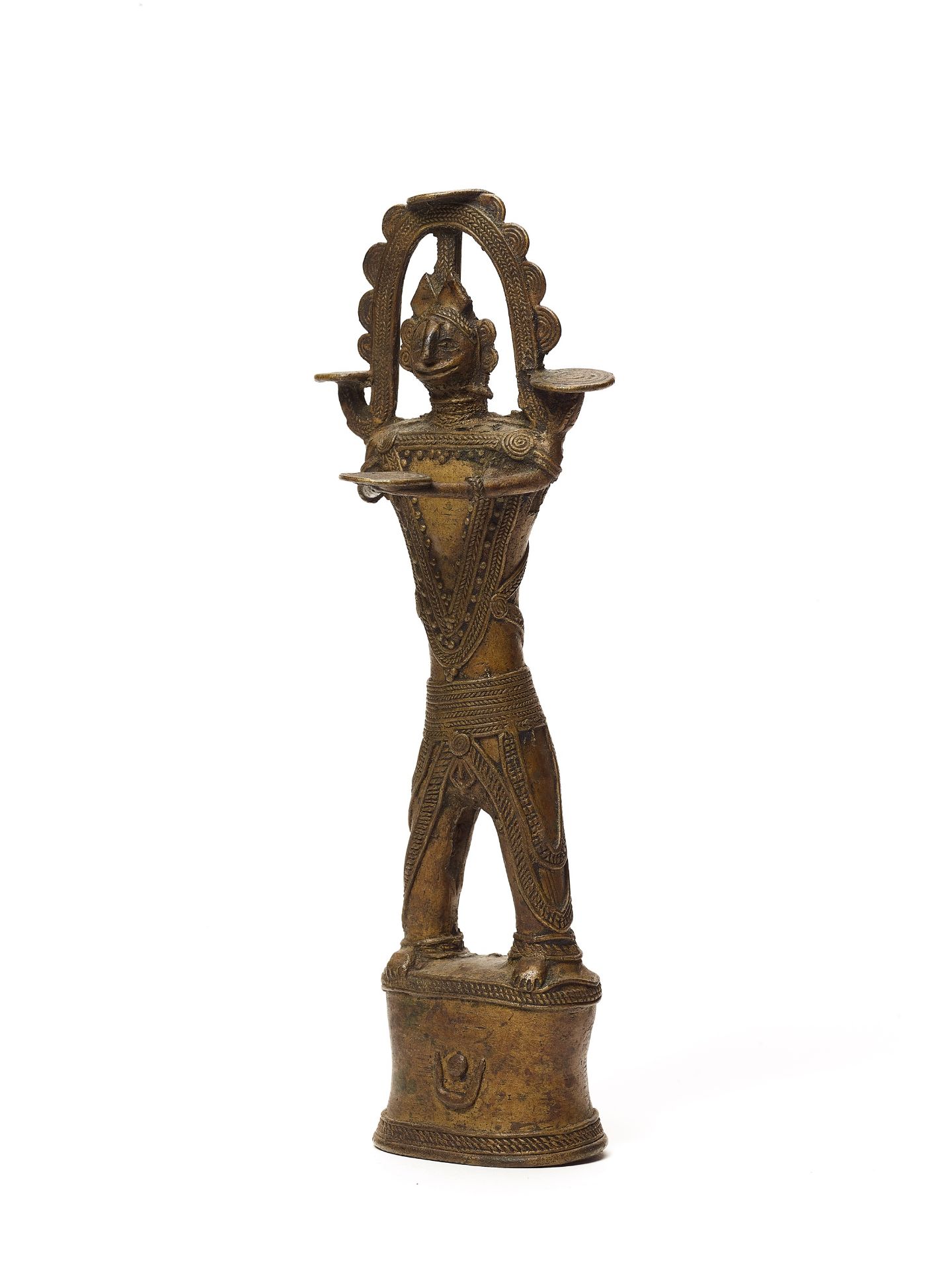 A BASTAR BRONZE OF A FEMALE DEITY HOLDING A VESSEL - Image 2 of 4