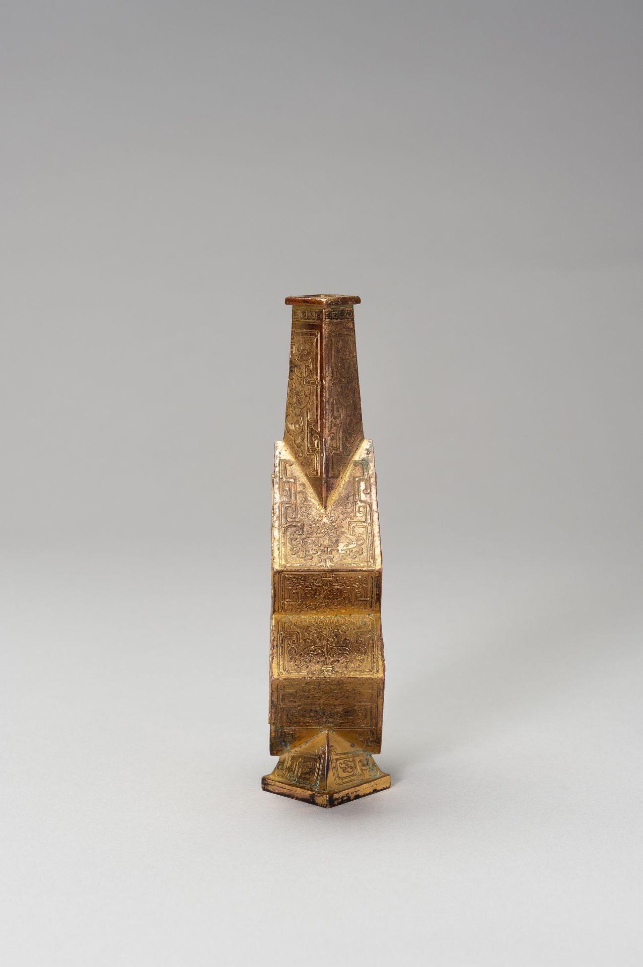 A GILT COPPER-ALLOY 'DRAGON' VASE - Image 8 of 12