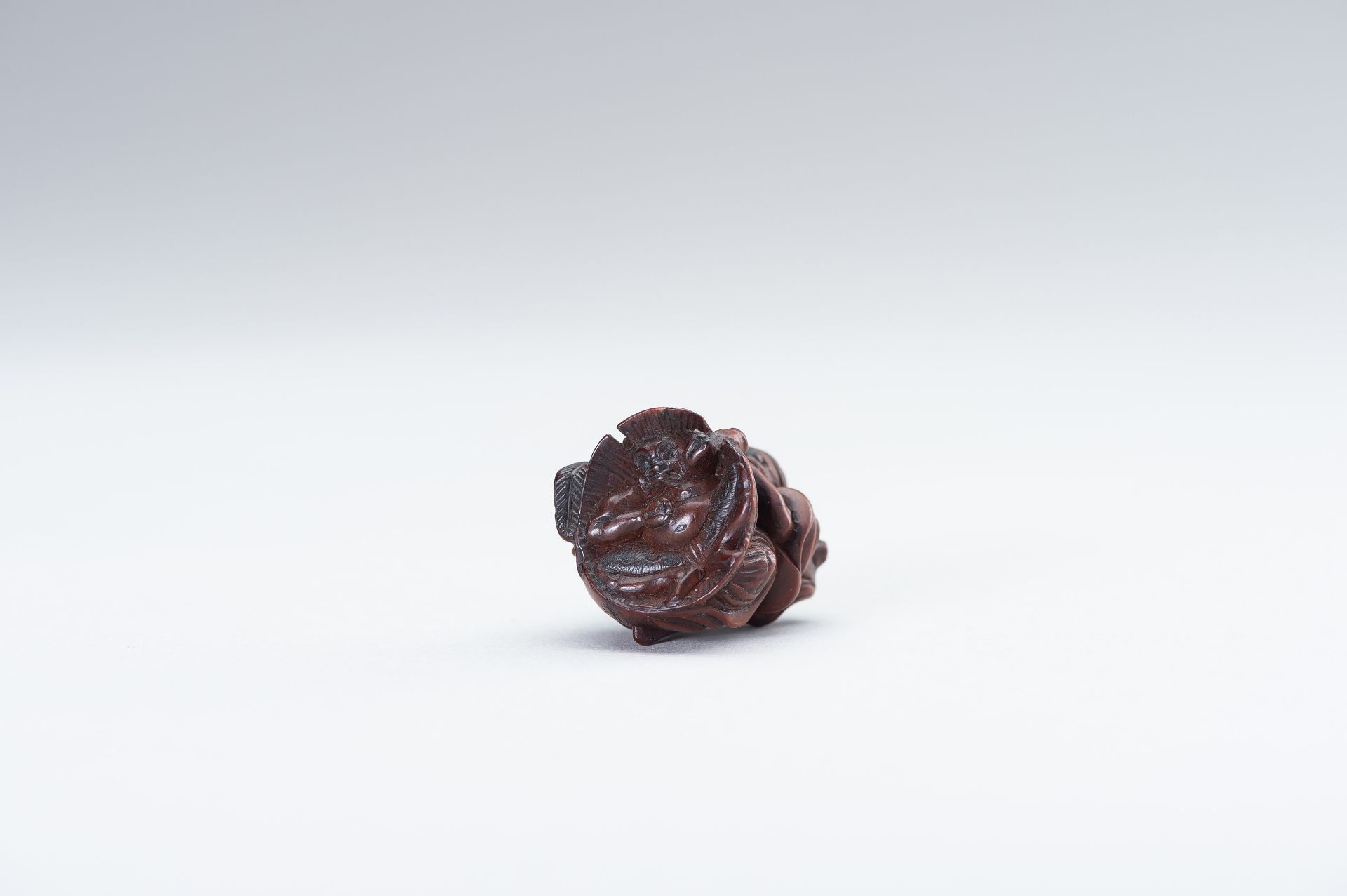 A WOOD NETSUKE OF SHOKI AND ONI - Bild 12 aus 12