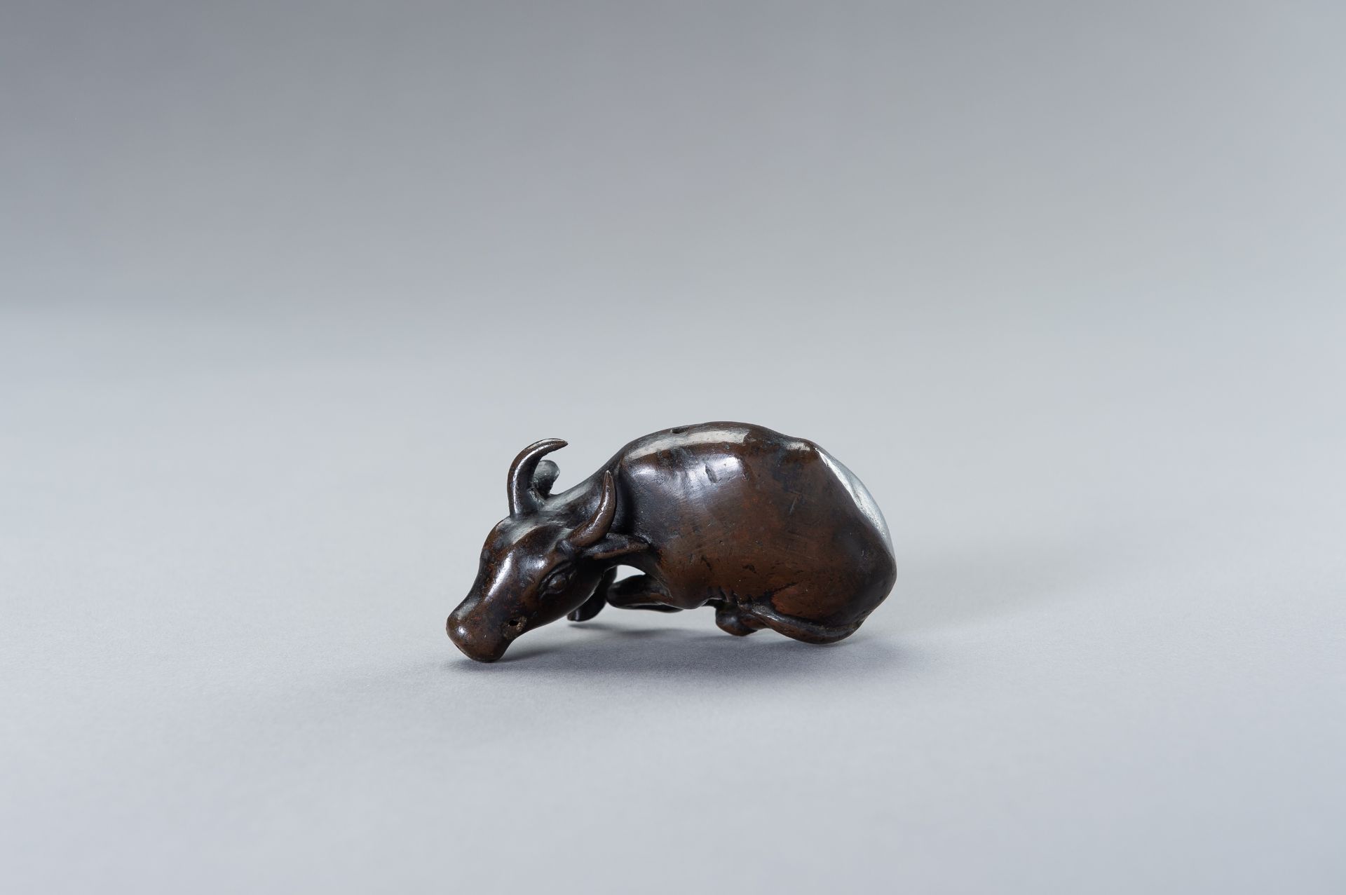 A CHINESE BRONZE FIGURE OF A WATER BUFFALO - Image 6 of 10