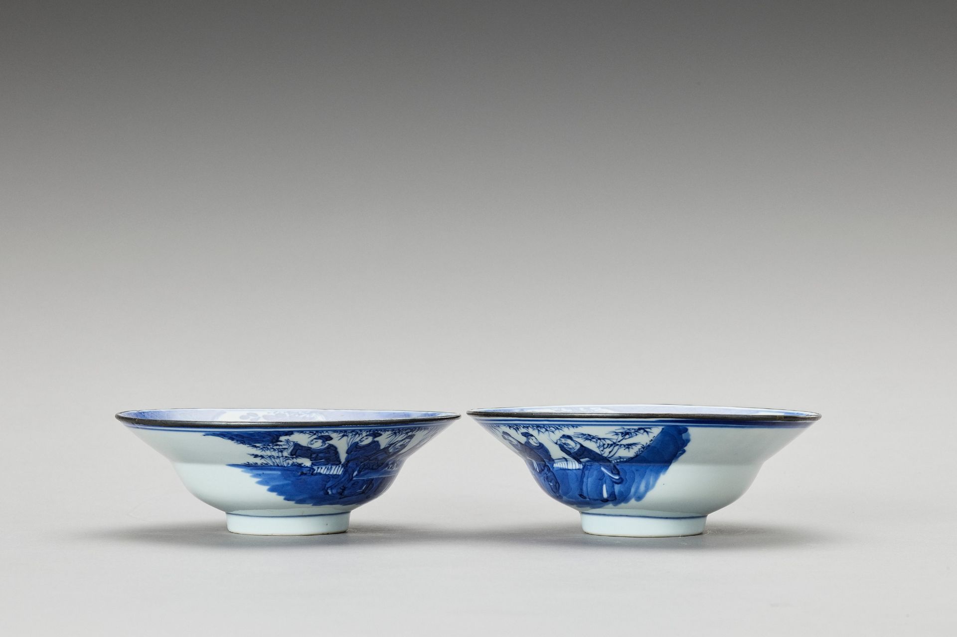 A PAIR OF KLAPMUT PORCELAIN BOWLS - Bild 6 aus 7