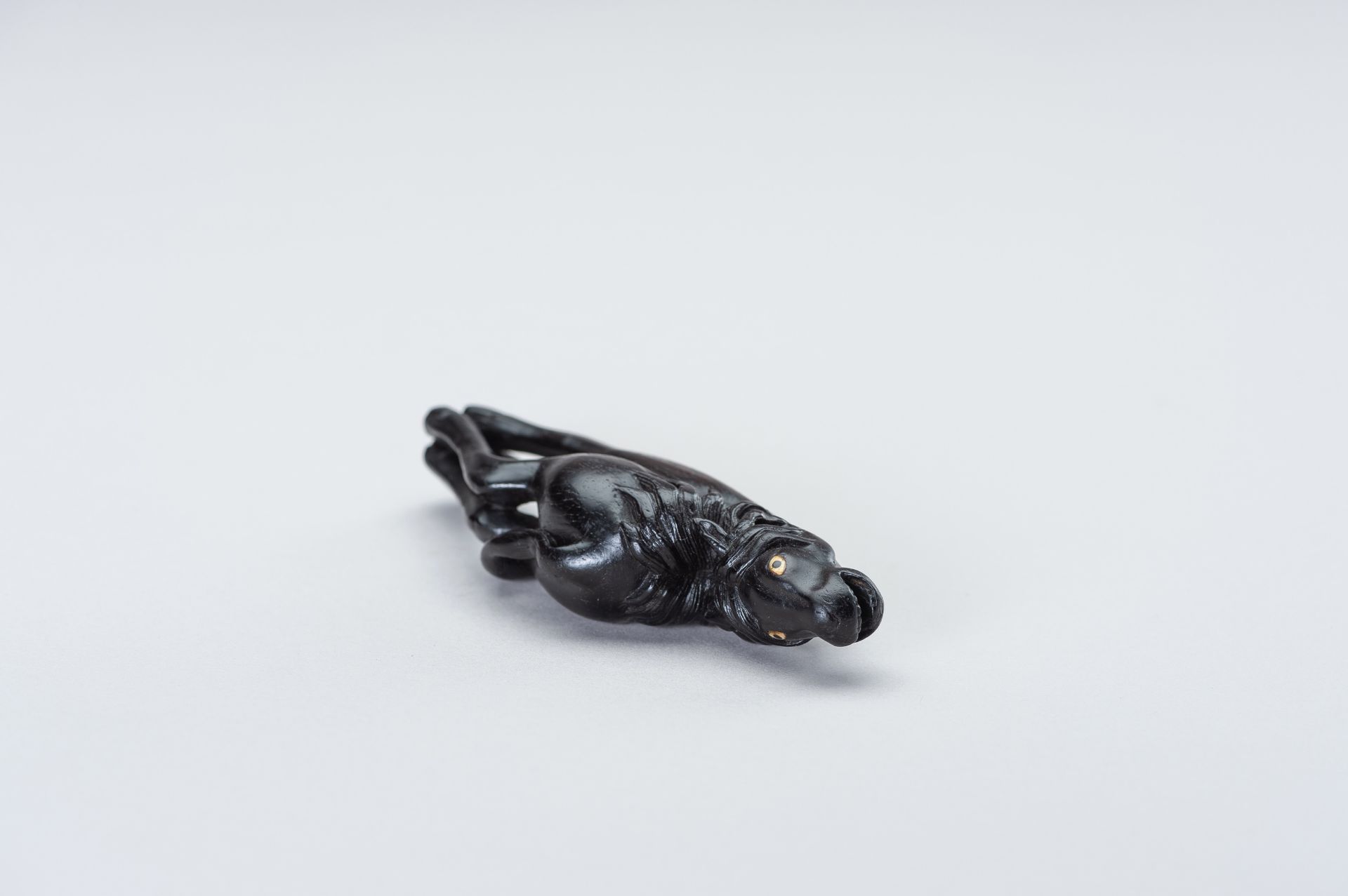 A LARGE EBONY WOOD NETSUKE OF A BAYING HORSE - Bild 13 aus 13