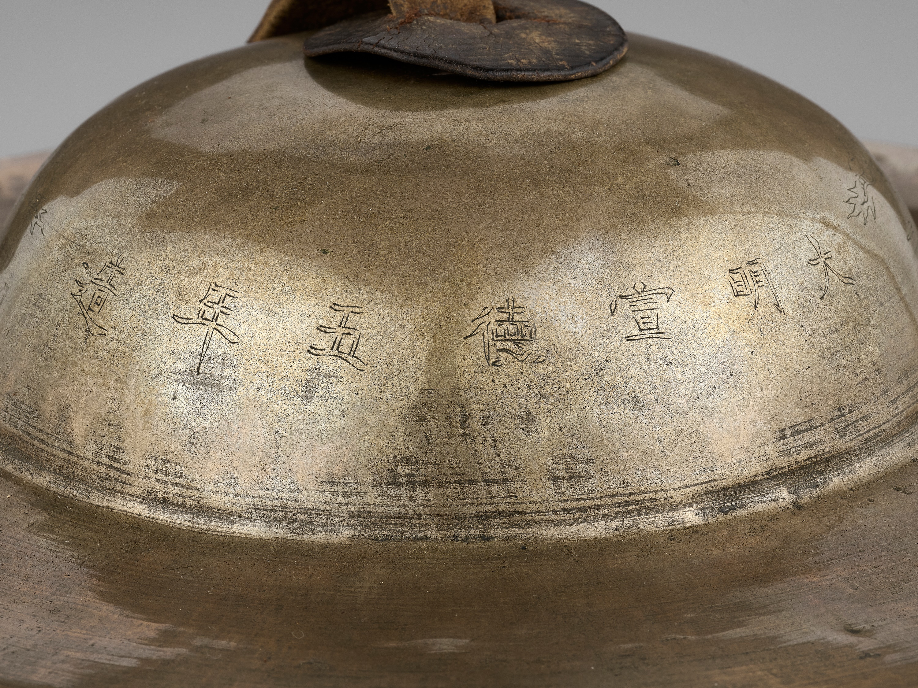 A PAIR OF BRONZE CYMBALS, BO, XUANDE MARK AND PERIOD, DATED 1431 - Image 8 of 18