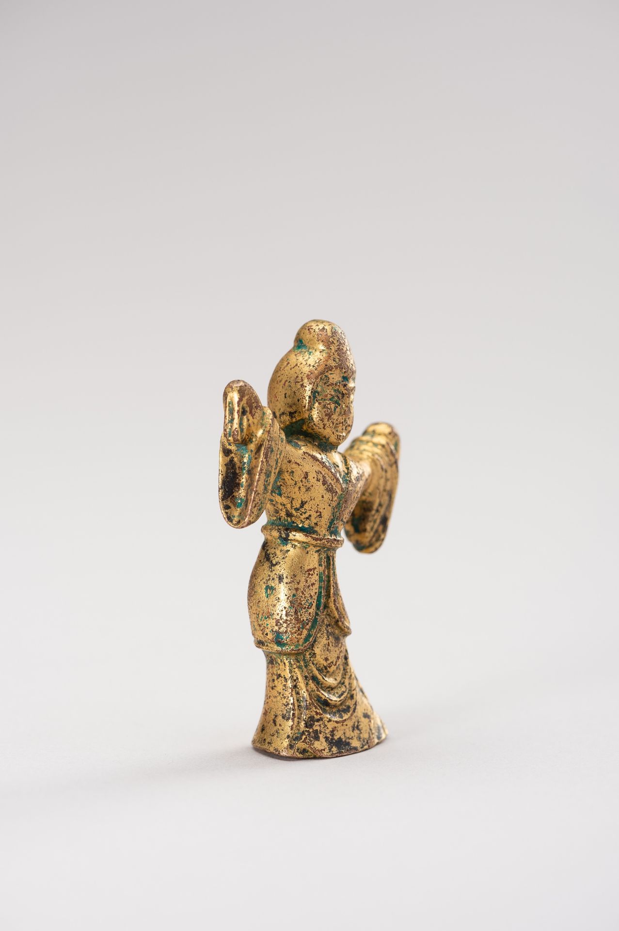 A HAN STYLE GILT-BRONZE FIGURE OF A DANCER - Image 5 of 9