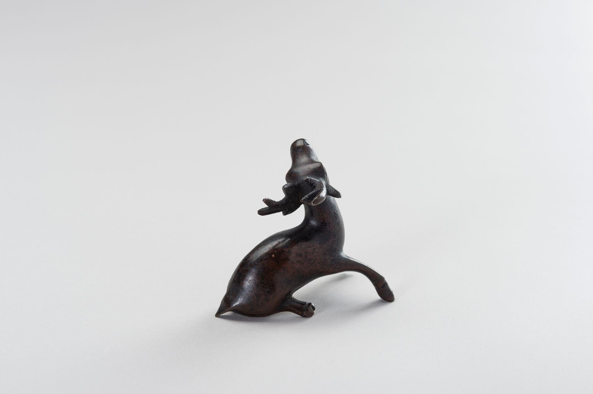 A CHINESE BRONZE FIGURE OF A STAG - Image 6 of 9