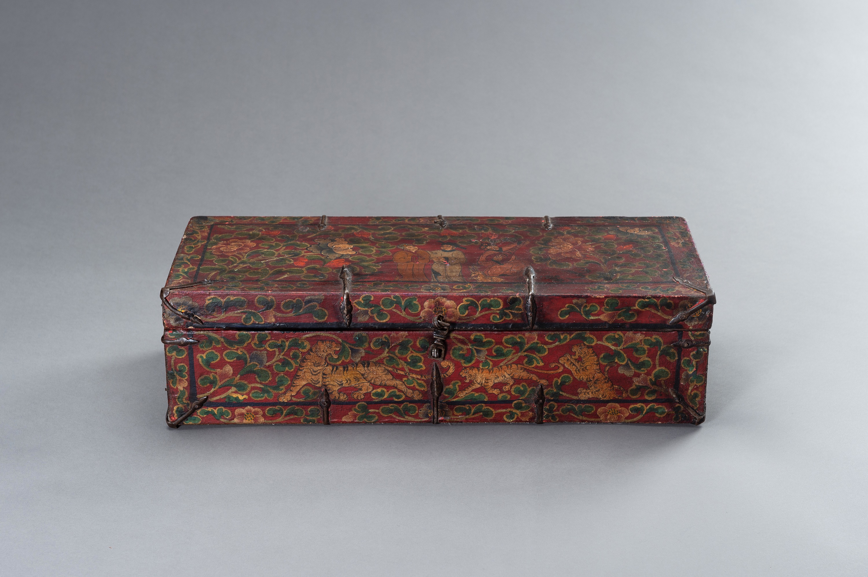 A LARGE SINOTIBETAN POLYCHROME WOOD BOX - Image 14 of 19