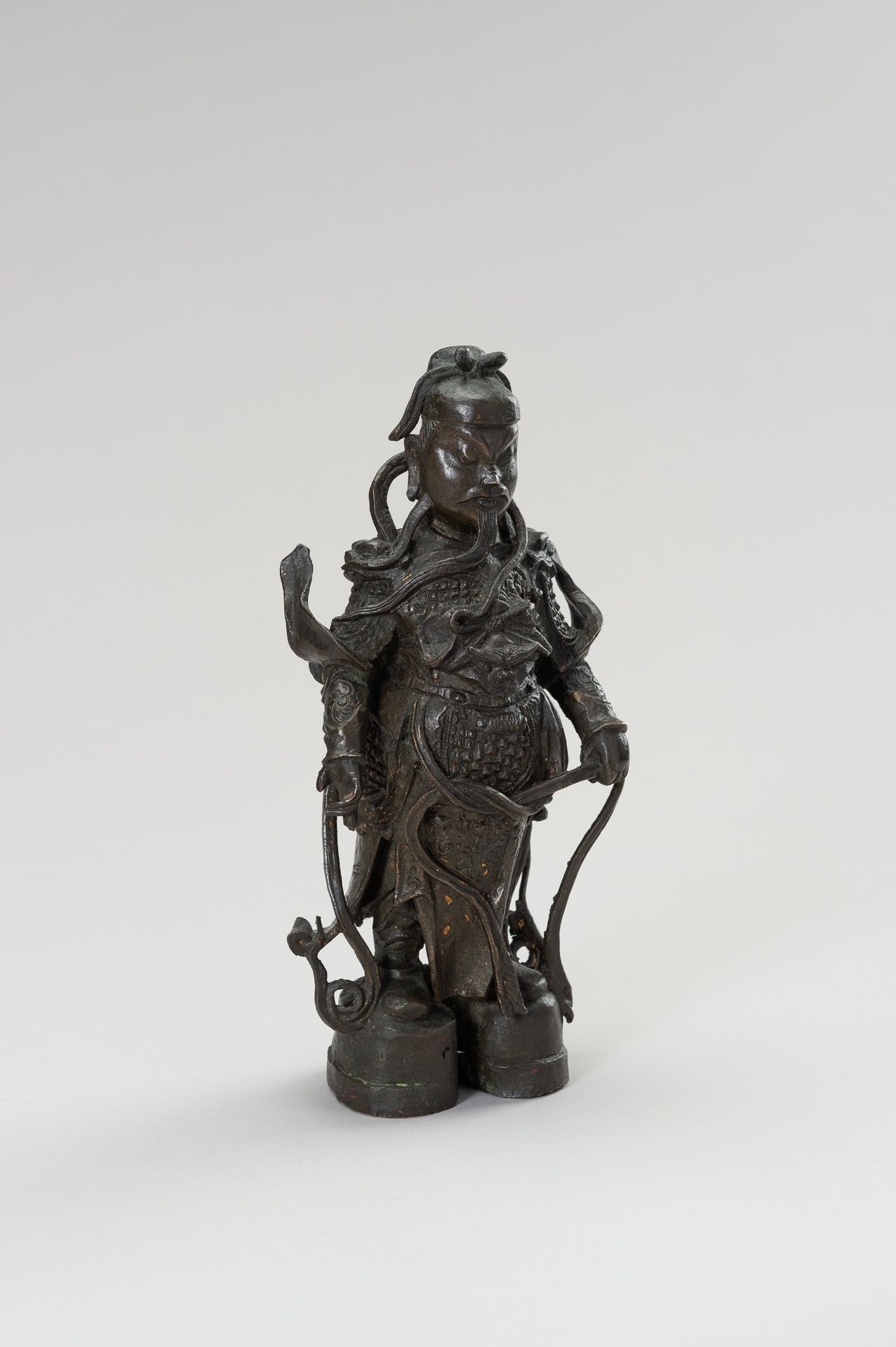 A BRONZE FIGURE OF A HEAVENLY KING - Image 7 of 10