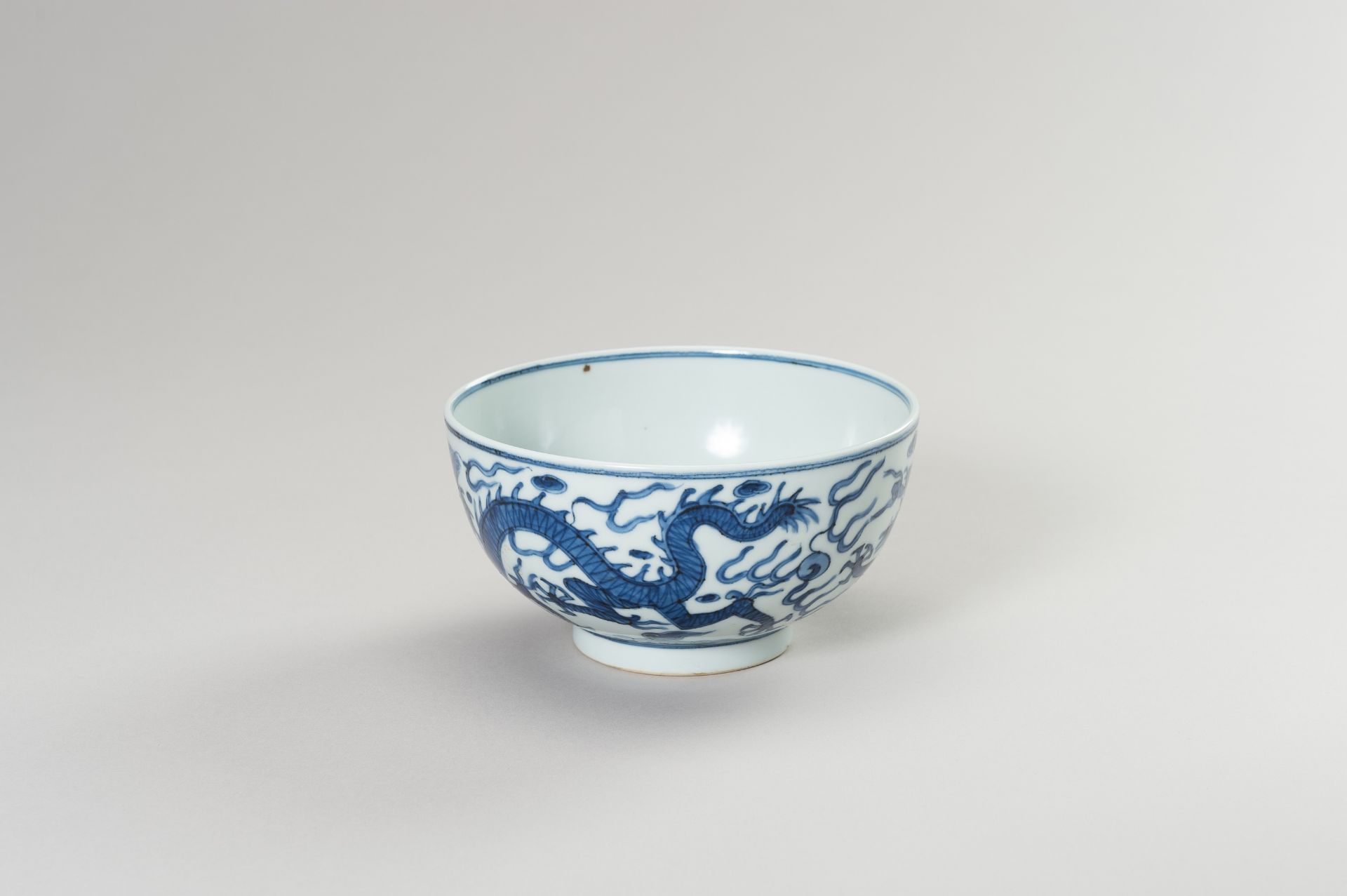 A BLUE AND WHITE PORCELAIN 'DRAGON' BOWL - Bild 11 aus 13