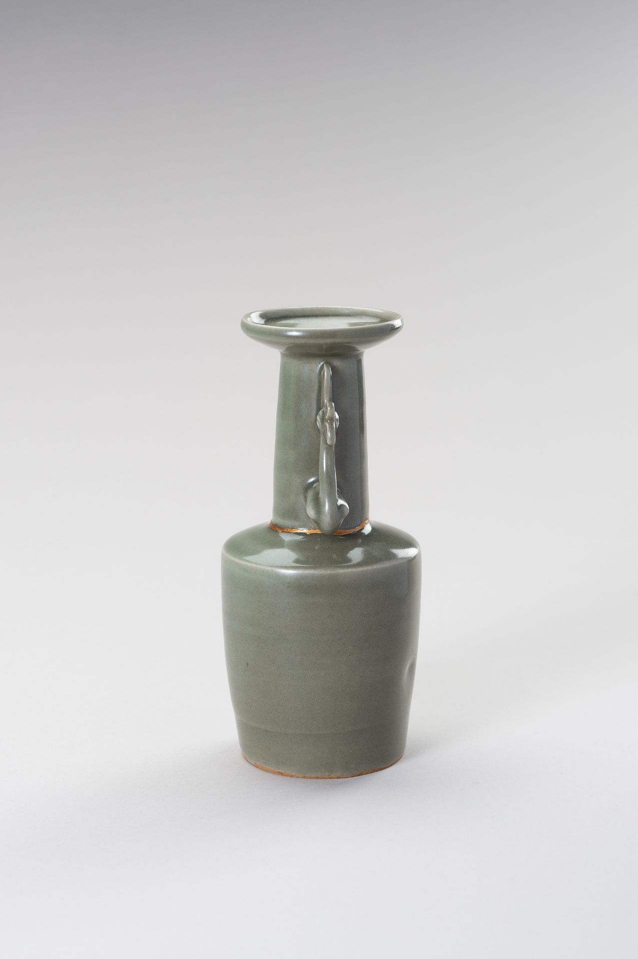 A RARE LONGQUAN CELADON KINUTA (MALLET) VASE WITH PHOENIX HANDLES, SOUTHERN SONG - Bild 6 aus 13