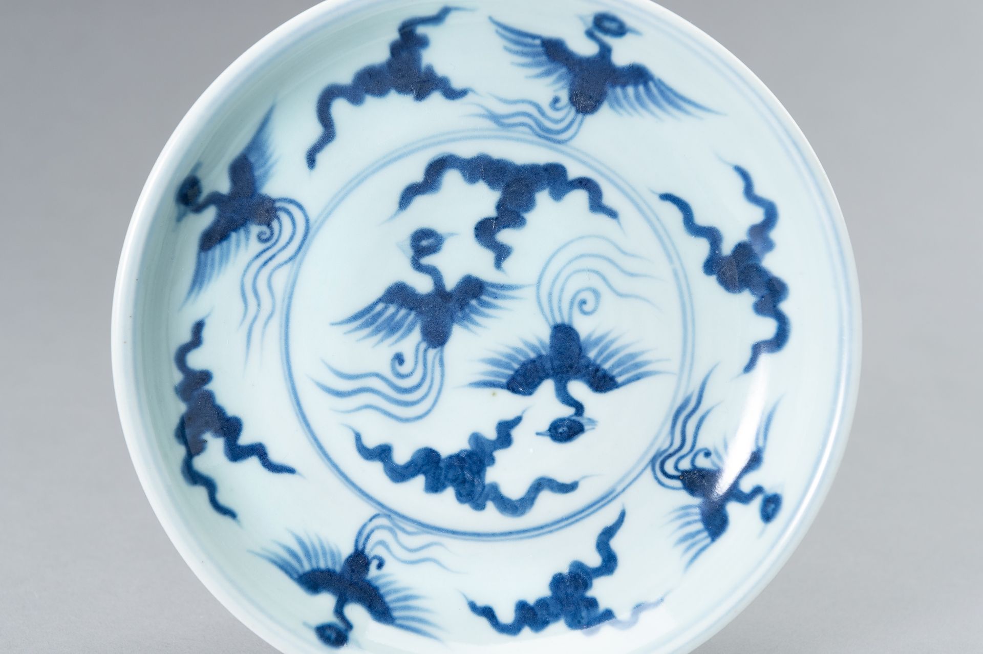 THREE SMALL 'DRAGON AND PHOENIX' PORCELAIN DISHES - Bild 6 aus 13