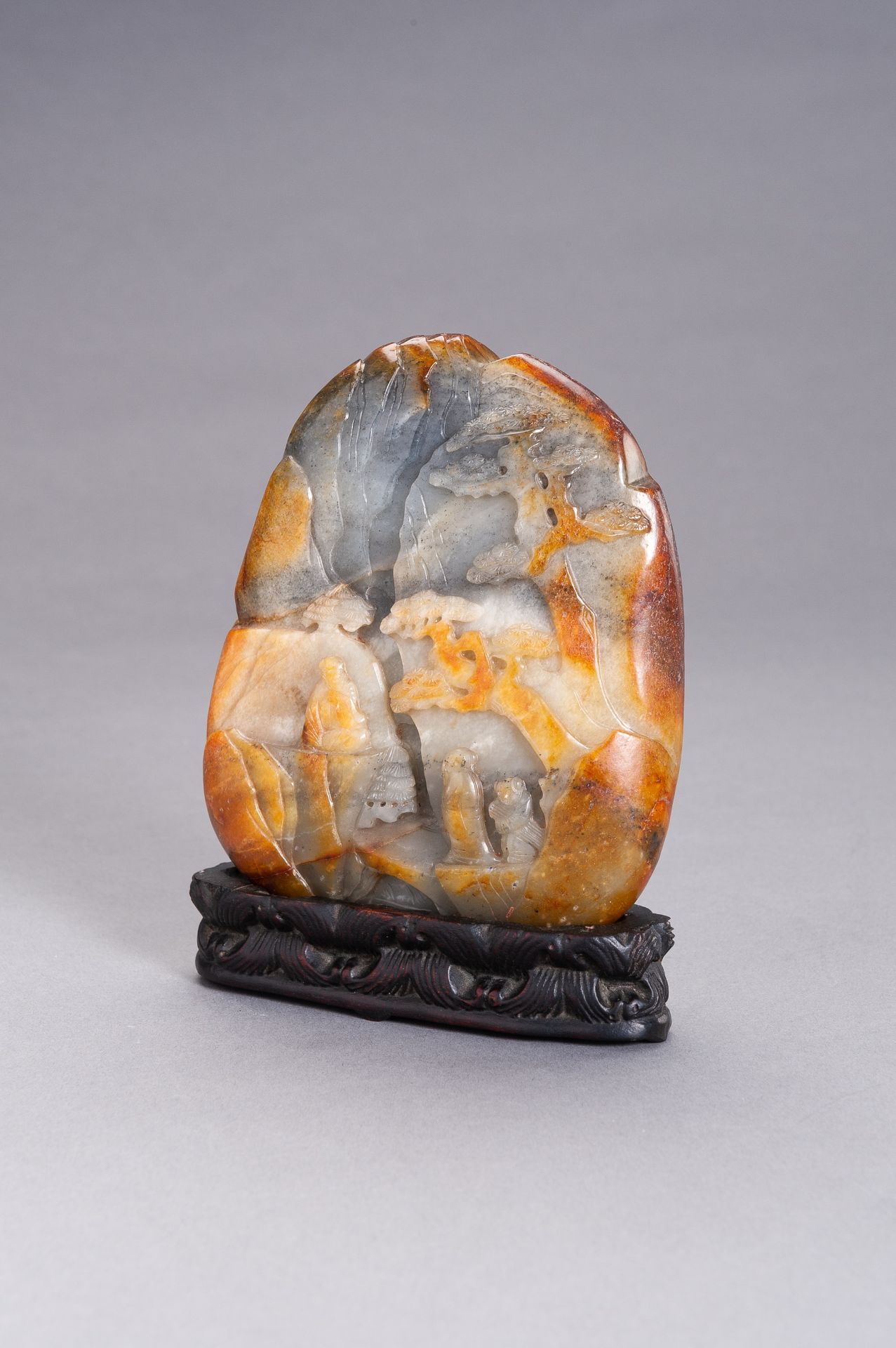 A GRAY AND RUSSET JADE BOULDER WITH IMMORTALS, LATE QING TO REPUBLIC