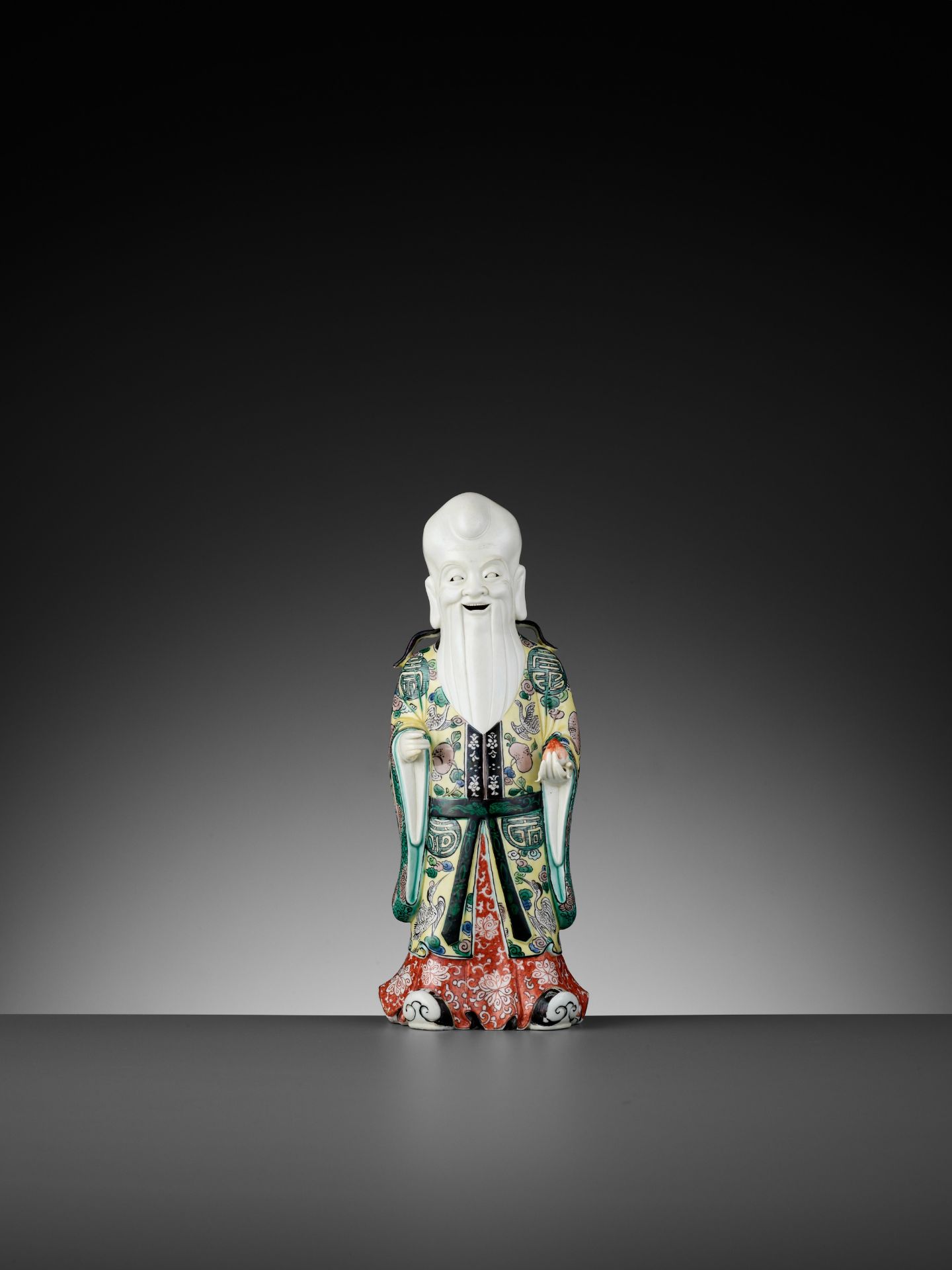 A FAMILLE VERTE BISCUIT FIGURE OF SHOULAO, QING DYNASTY - Bild 2 aus 10