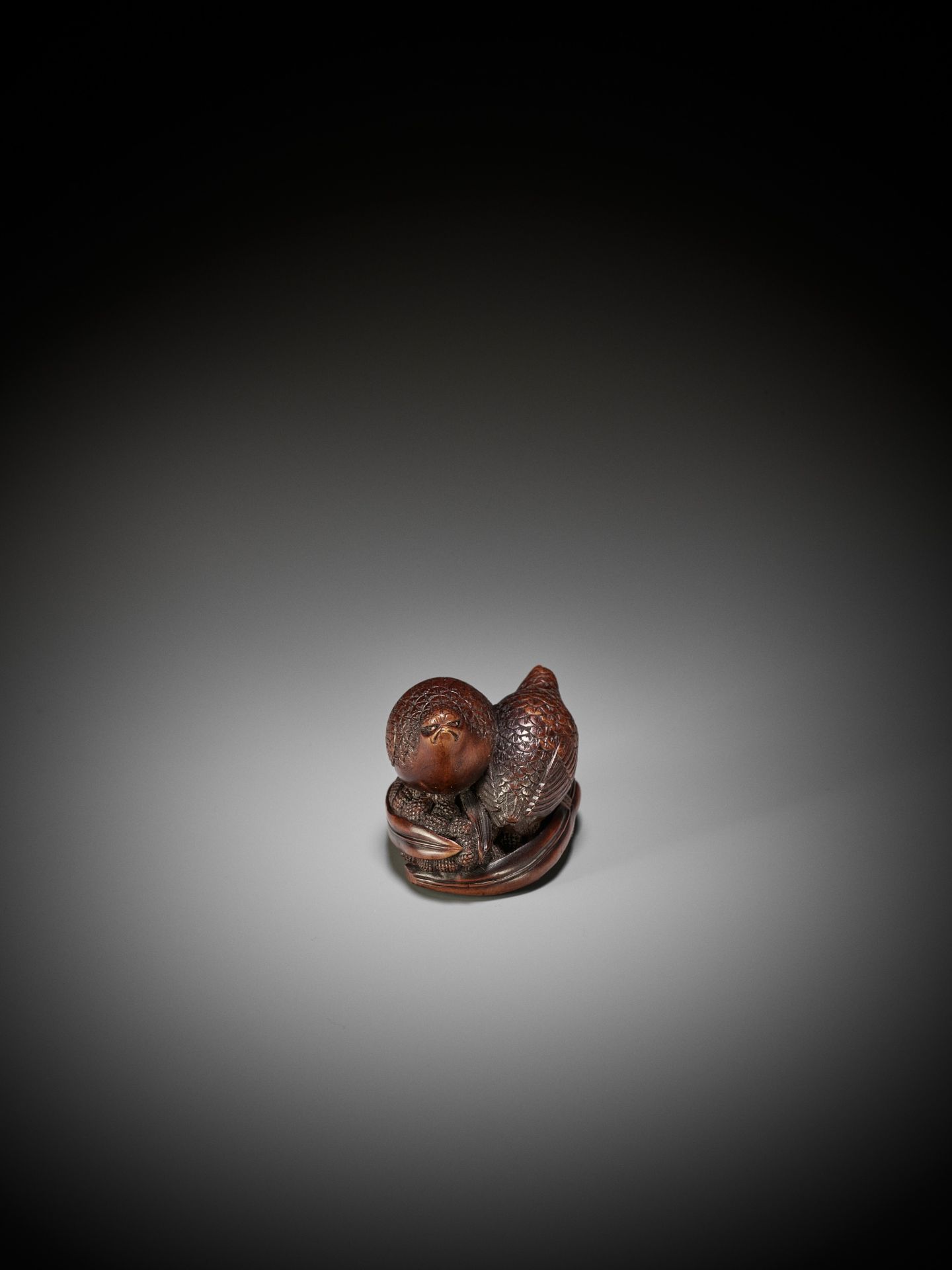 OKATOMO: A RARE STAINED WOOD NETSUKE OF TWO QUAILS ON MILLET - Bild 7 aus 11