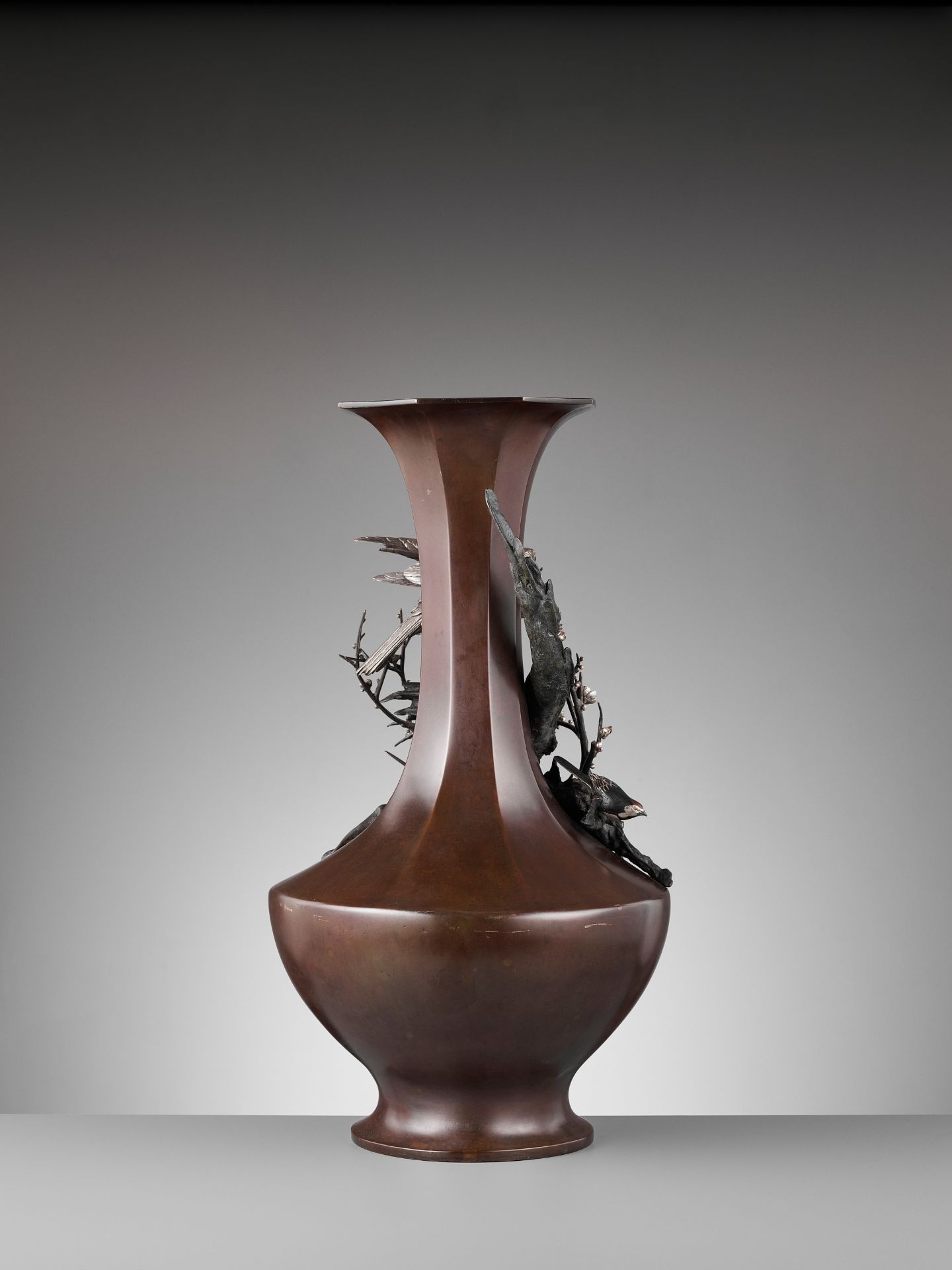 A MONUMENTAL 'SILVER EAGLE' OCTAGONAL BRONZE VASE - Image 10 of 14