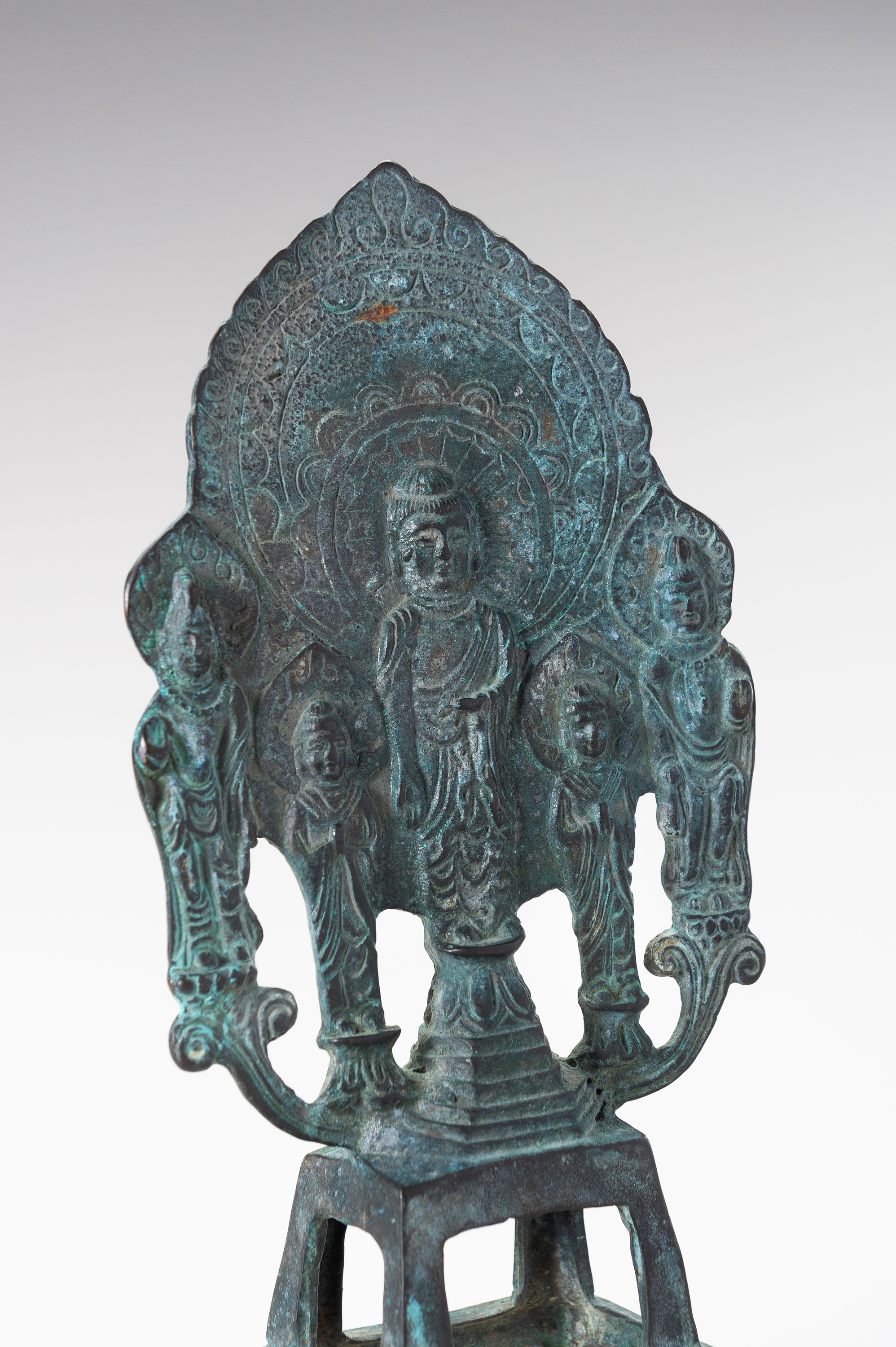 AN UNUSUAL TANG STYLE FOOTED BRONZE STELE - Image 2 of 11