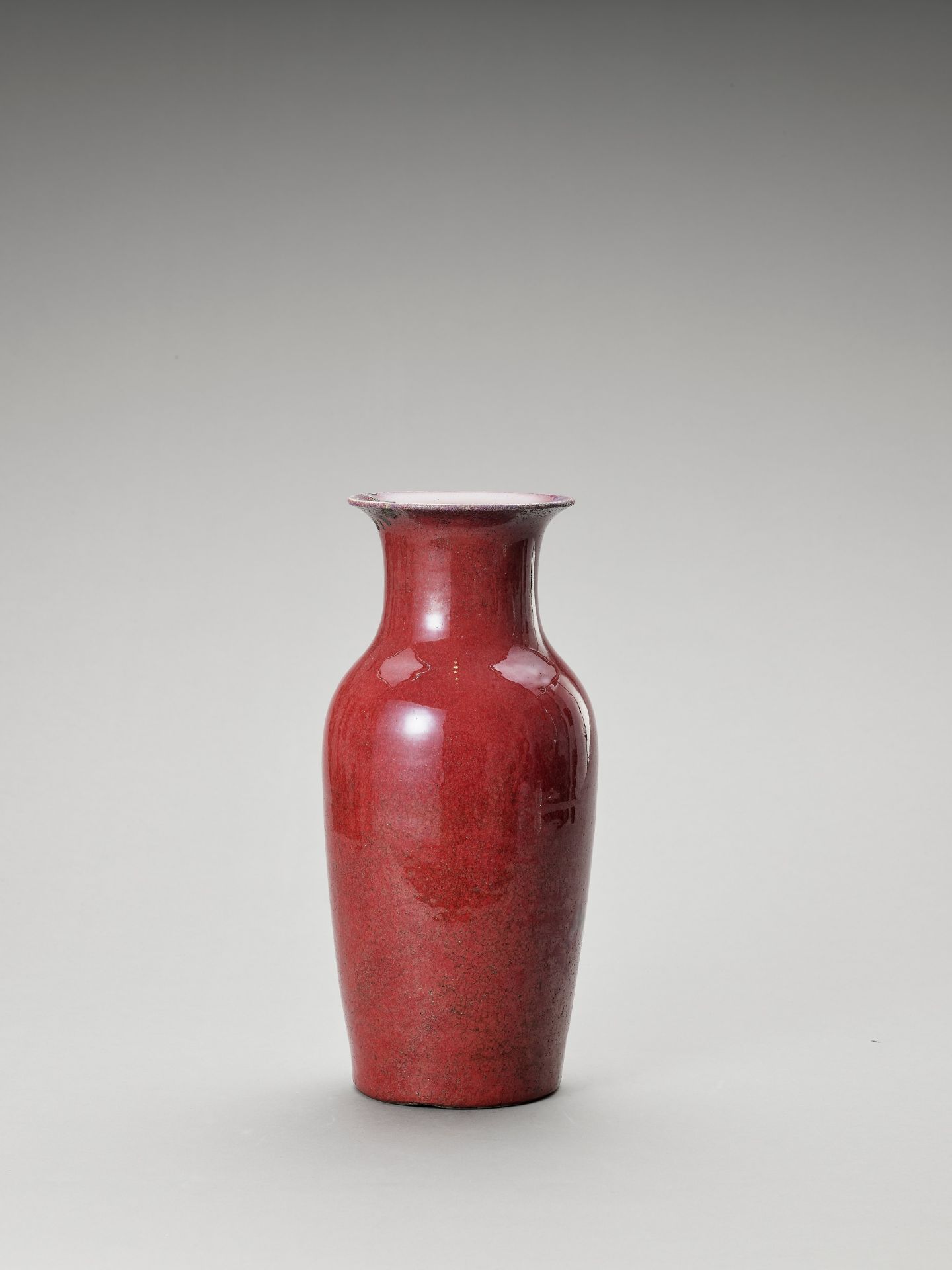 A YUNYAO 'OXBLOOD' GLAZED BALUSTER VASE - Image 3 of 6