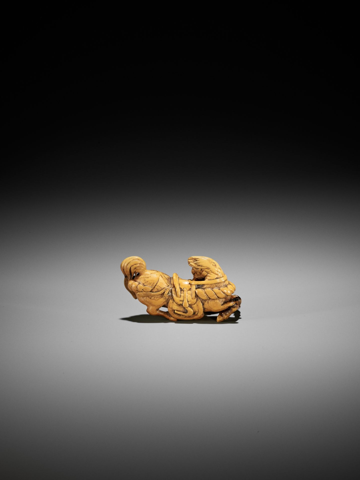 GENRYOSAI MINKOKU I: A RARE IVORY NETSUKE OF A HORSE AND GROOM - Bild 4 aus 12