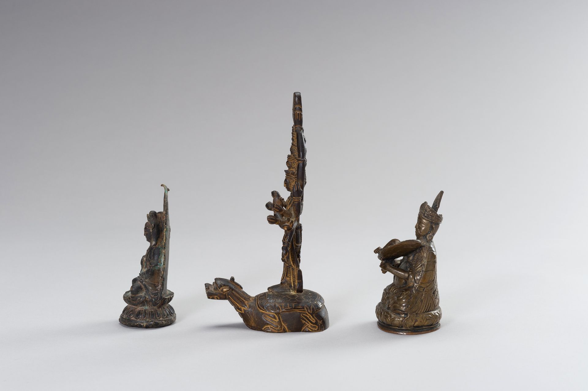 A GROUP OF THREE BRONZE FIGURES - Image 9 of 12