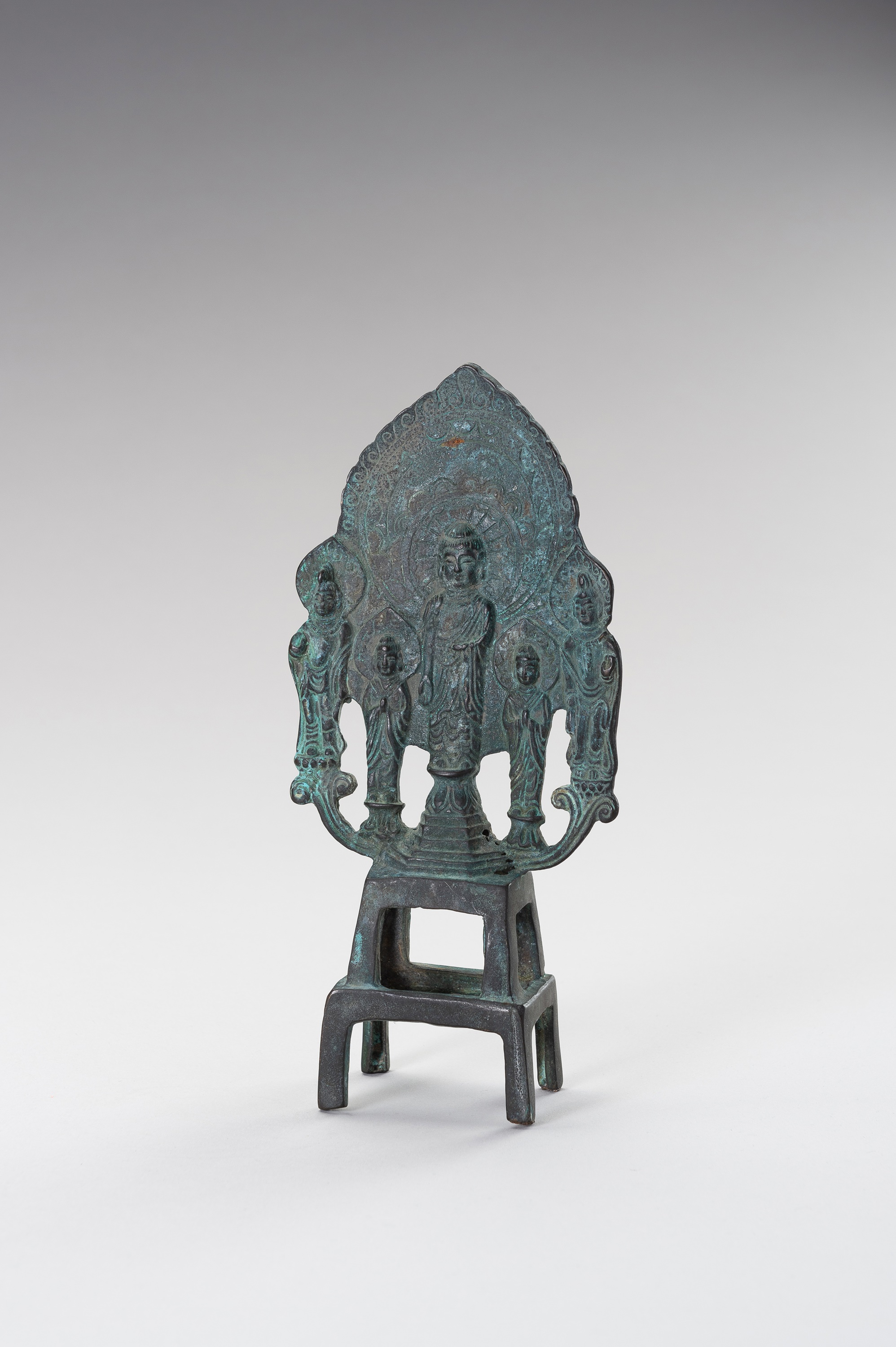 AN UNUSUAL TANG STYLE FOOTED BRONZE STELE - Image 9 of 11