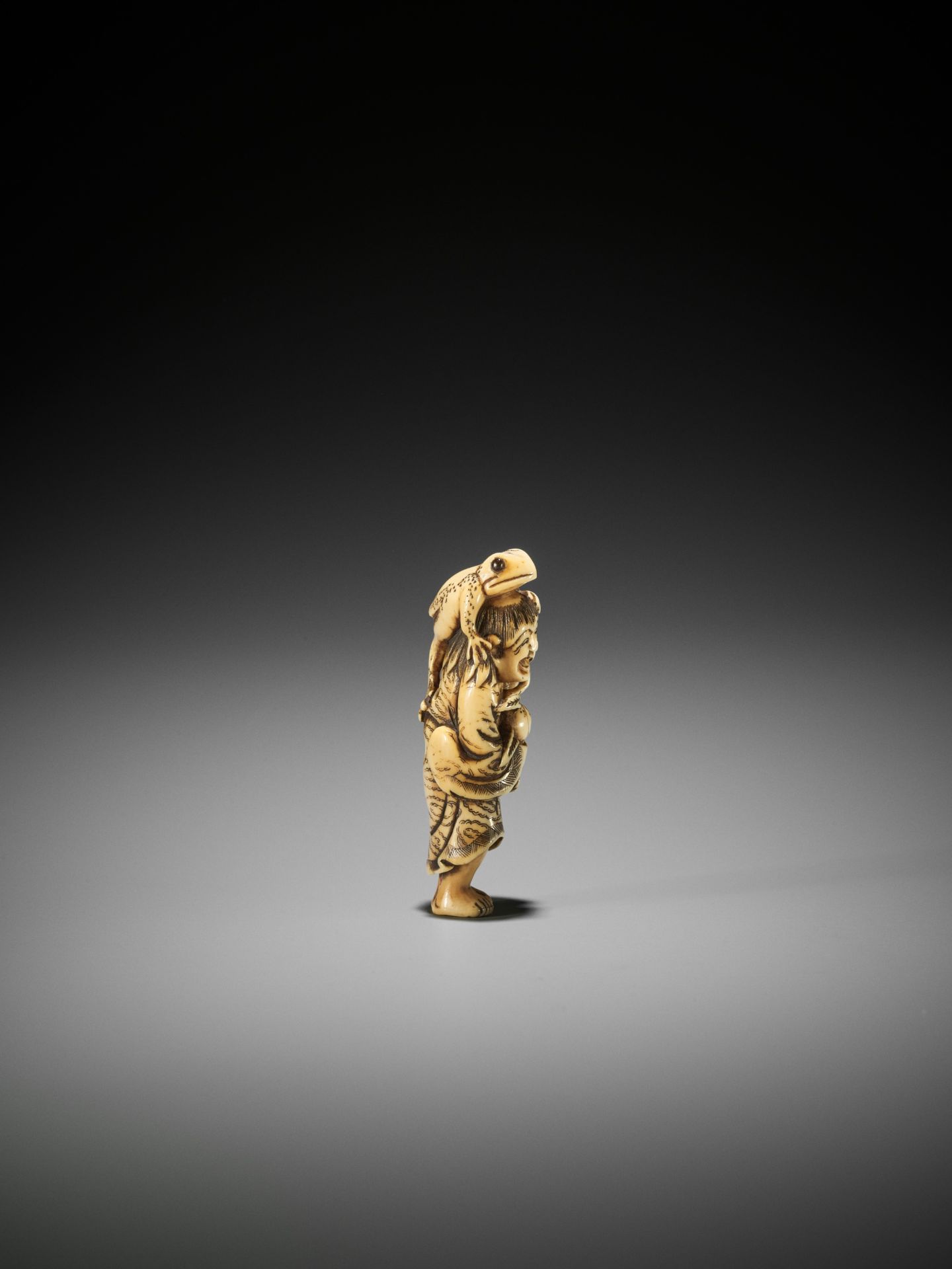 YOSHIMASA: AN IVORY NETSUKE OF GAMA SENNIN - Bild 9 aus 11