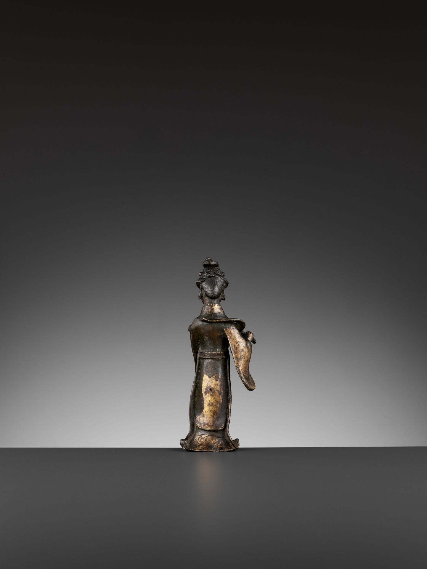 A PARCEL-GILT BRONZE FIGURE OF A FLUTIST, SONG TO MING DYNASTY - Image 9 of 11