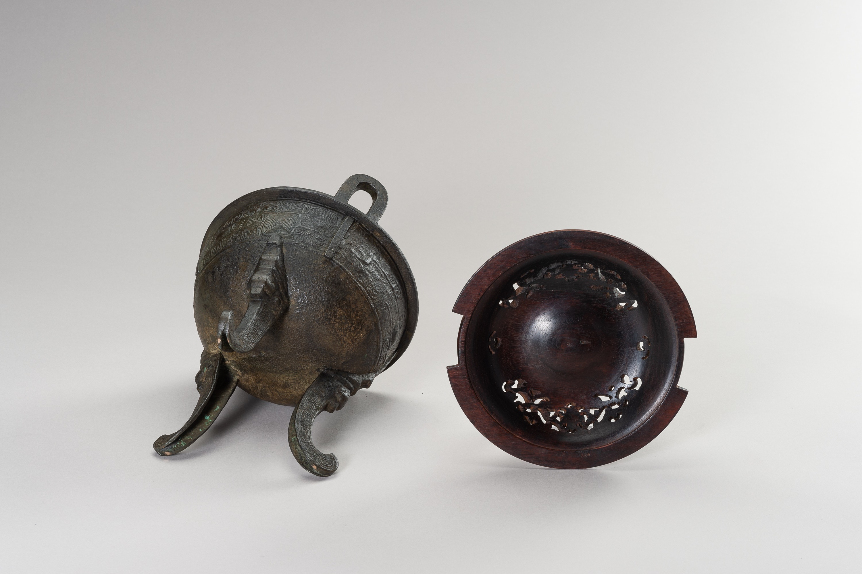 AN ARCHAISTIC DING-FORM BRONZE TRIPOD CENSER - Image 11 of 11