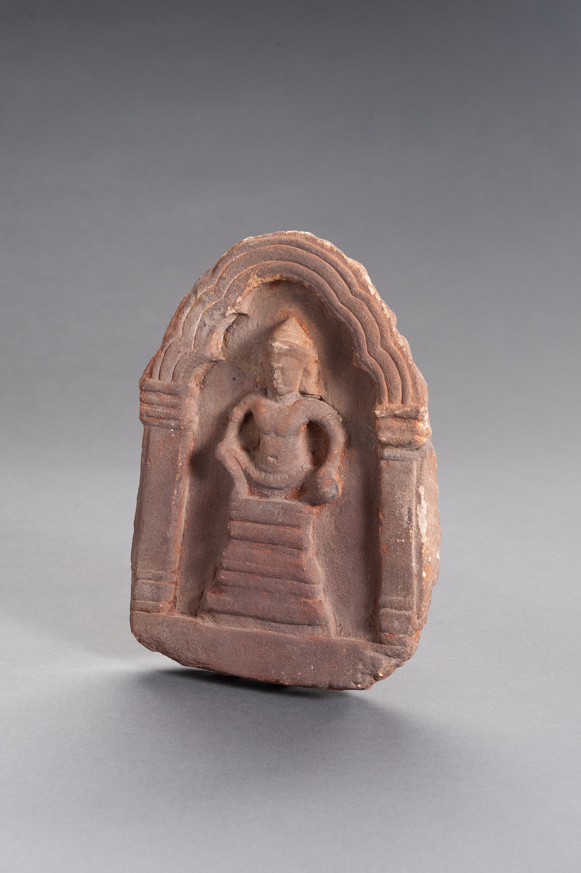 A KHMER SANDSTONE VOTIVE PLAQUE OF BUDDHA - Image 2 of 10
