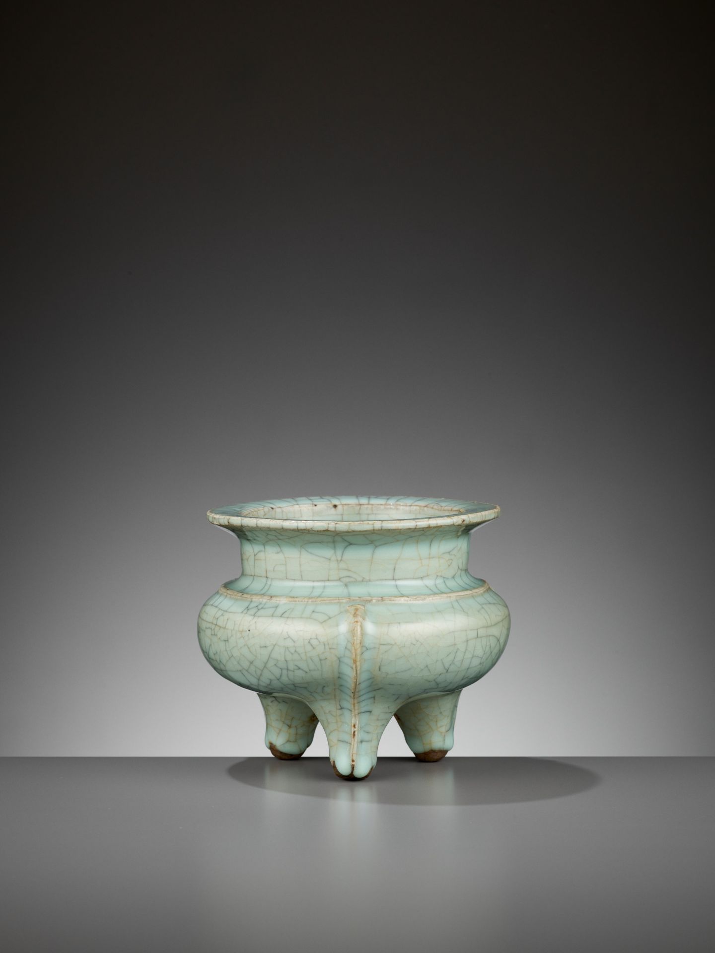 A LONGQUAN CELADON TRIPOD CENSER, SOUTHERN SONG DYNASTY - Bild 7 aus 14