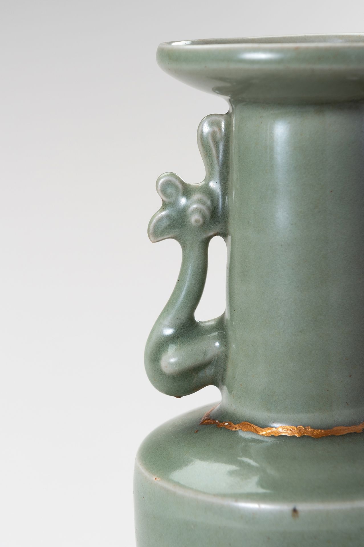 A RARE LONGQUAN CELADON KINUTA (MALLET) VASE WITH PHOENIX HANDLES, SOUTHERN SONG - Bild 8 aus 13