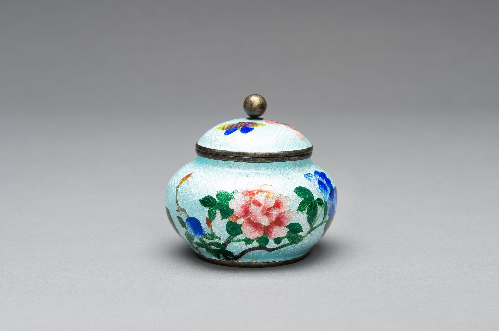 A GINBARI CLOISONNE BOX AND COVER