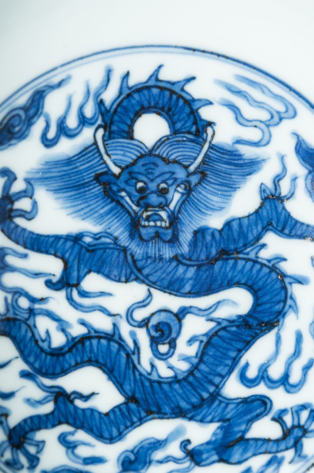 A BLUE AND WHITE PORCELAIN 'DRAGON' BOWL - Bild 3 aus 13