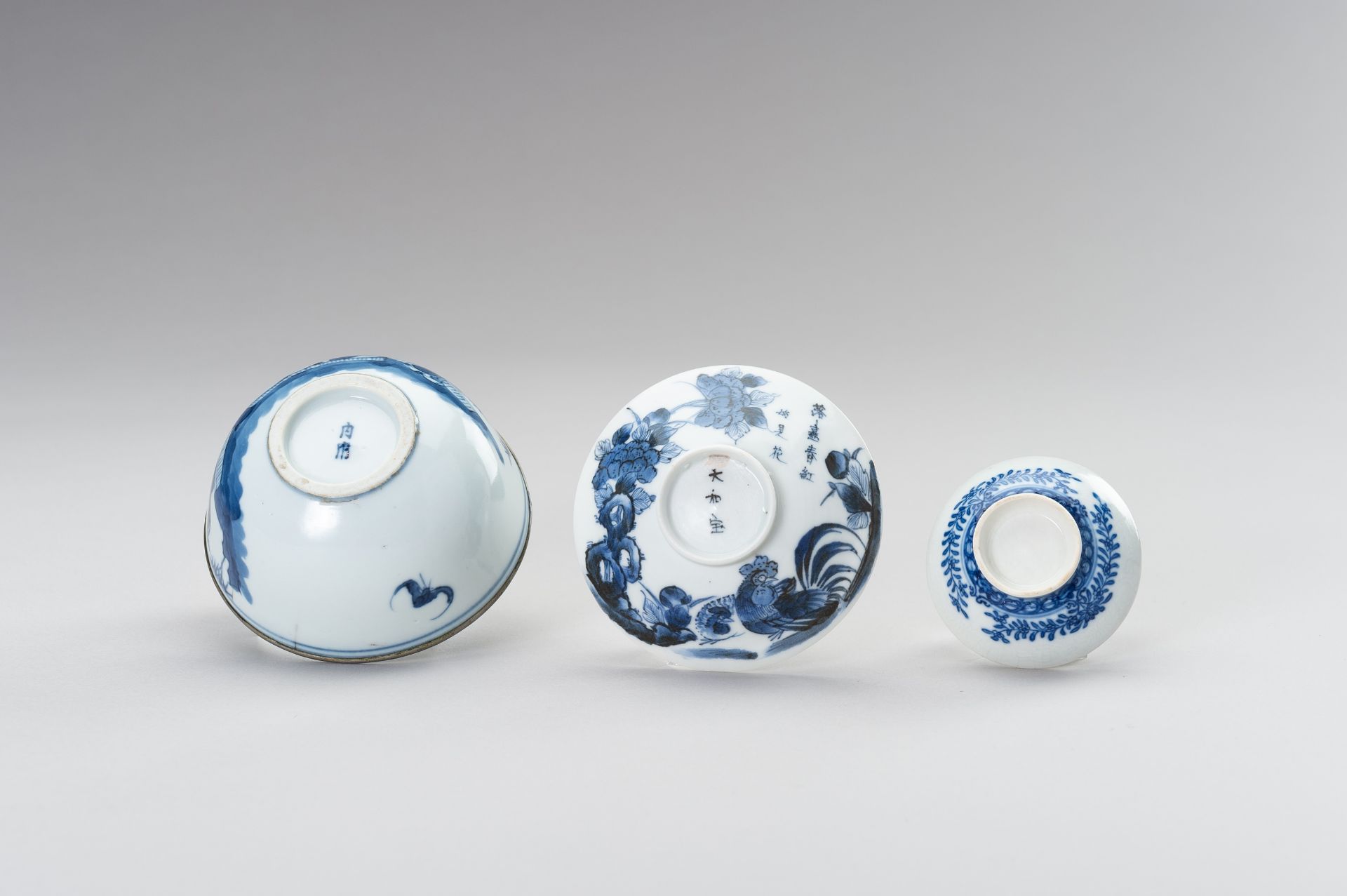 THREE 'BLEU DE HUE' PORCELAIN MINIATURE DISHES