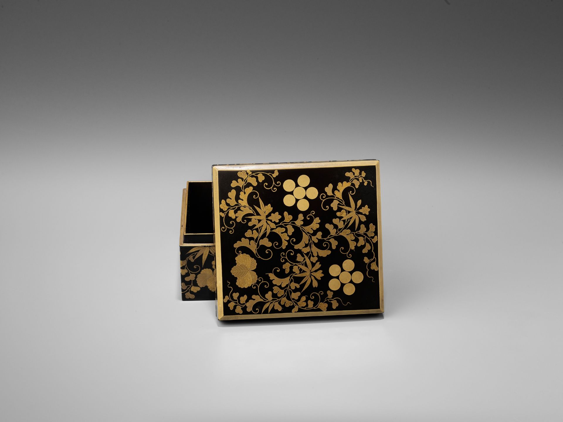 A LACQUER BOX AND COVER WITH MONS - Image 6 of 9