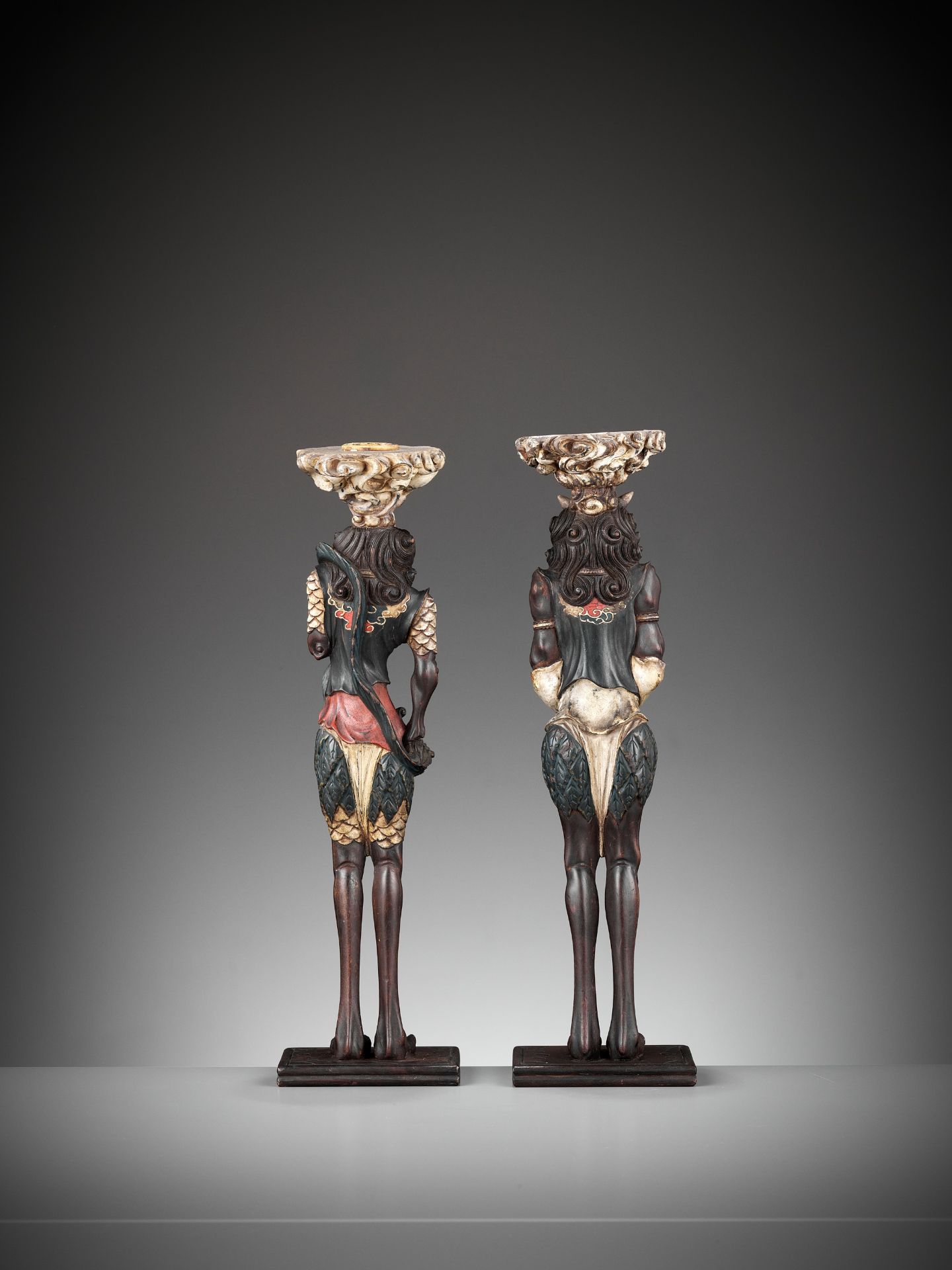 A PAIR OF PAINTED AND LACQUERED WOOD FIGURAL CANDLESTICKS DEPICTING ONI - Image 9 of 12