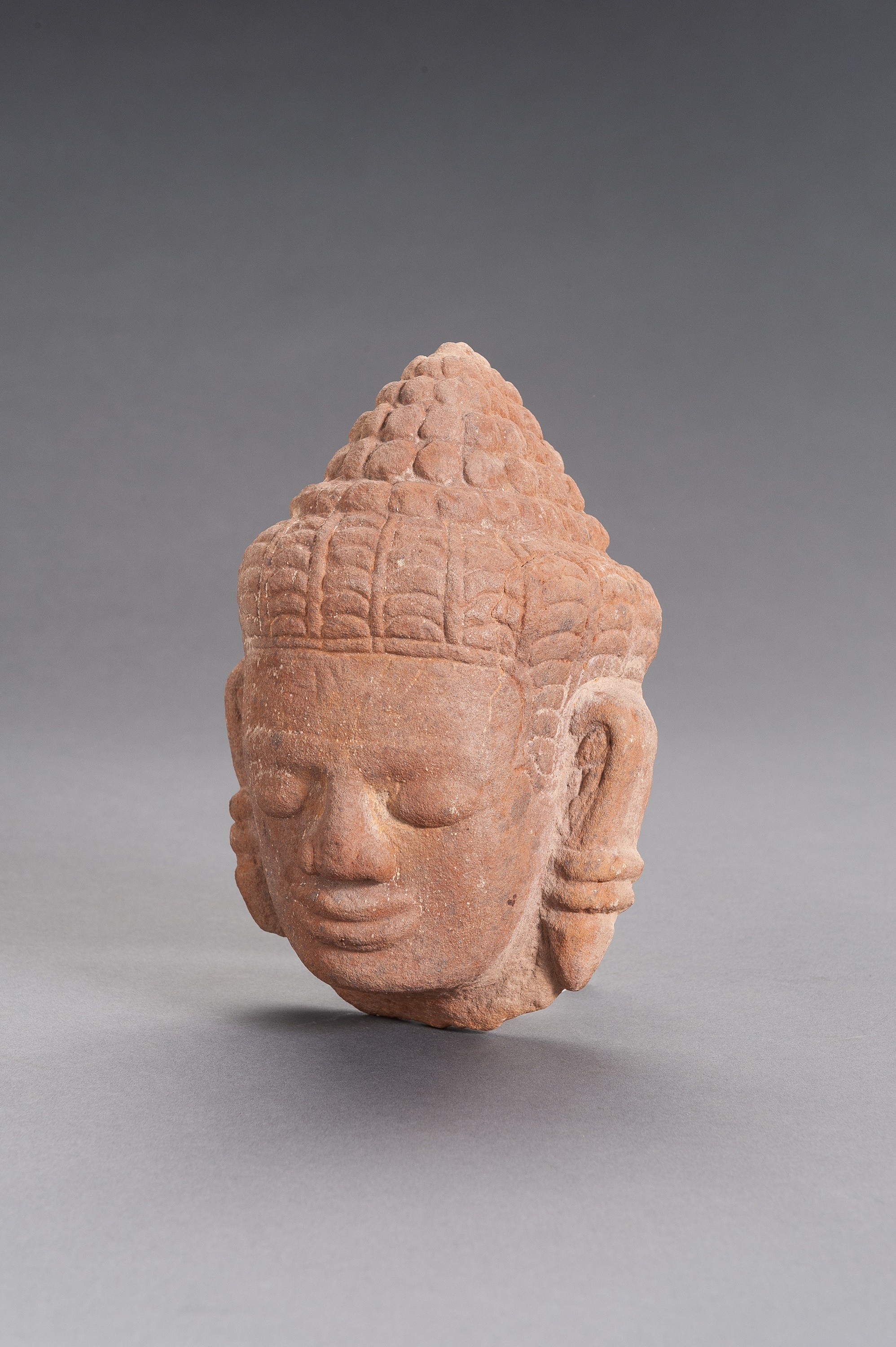A KHMER SANDSTONE HEAD OF BUDDHA - Image 2 of 8