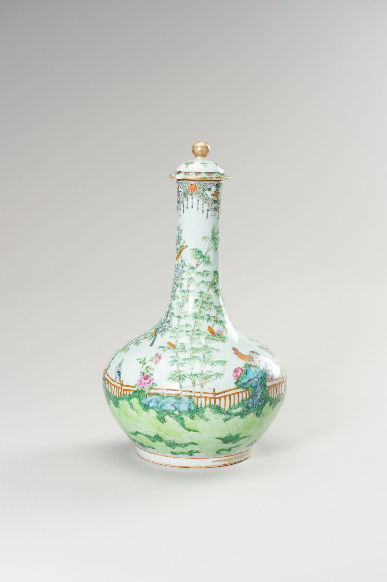 A FAMILLE ROSE BOTTLE VASE WITH LID - Bild 9 aus 12