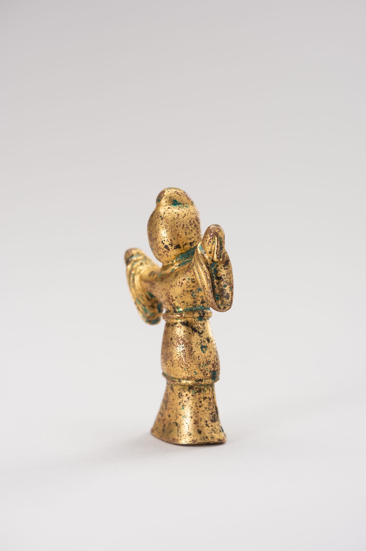 A HAN STYLE GILT-BRONZE FIGURE OF A DANCER - Image 4 of 9