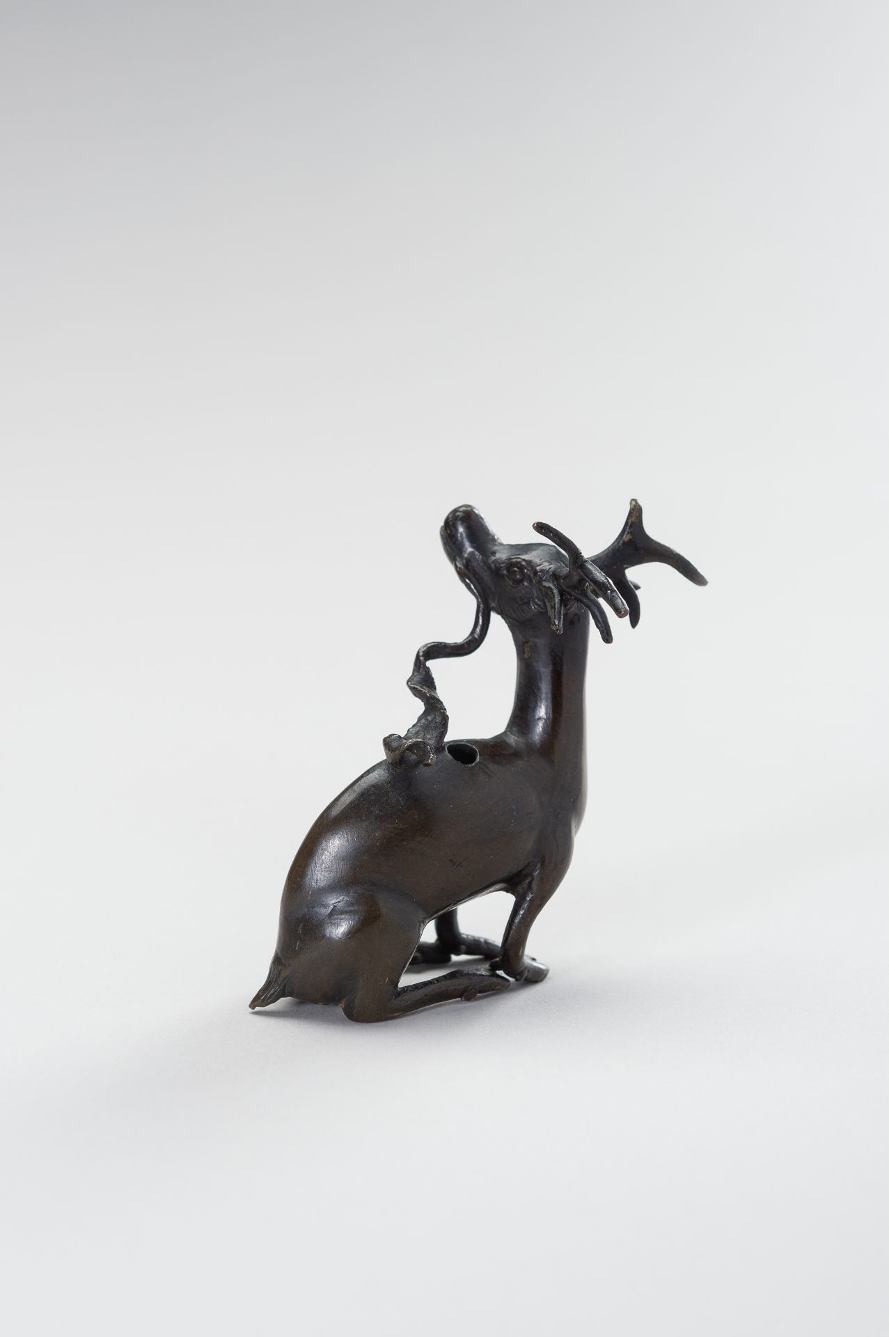 A CHINESE BRONZE WATER DROPPER IN THE SHAPE OF A STAG - Image 5 of 10