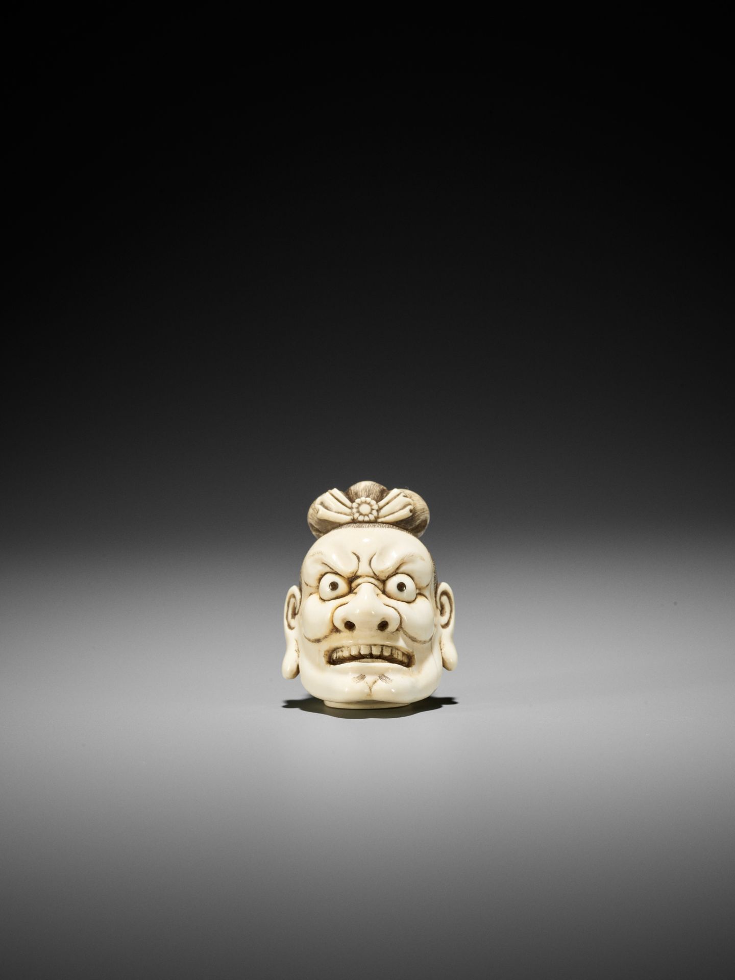 A FINE IVORY NETSUKE OF A SEVERED NIO HEAD - Bild 10 aus 11