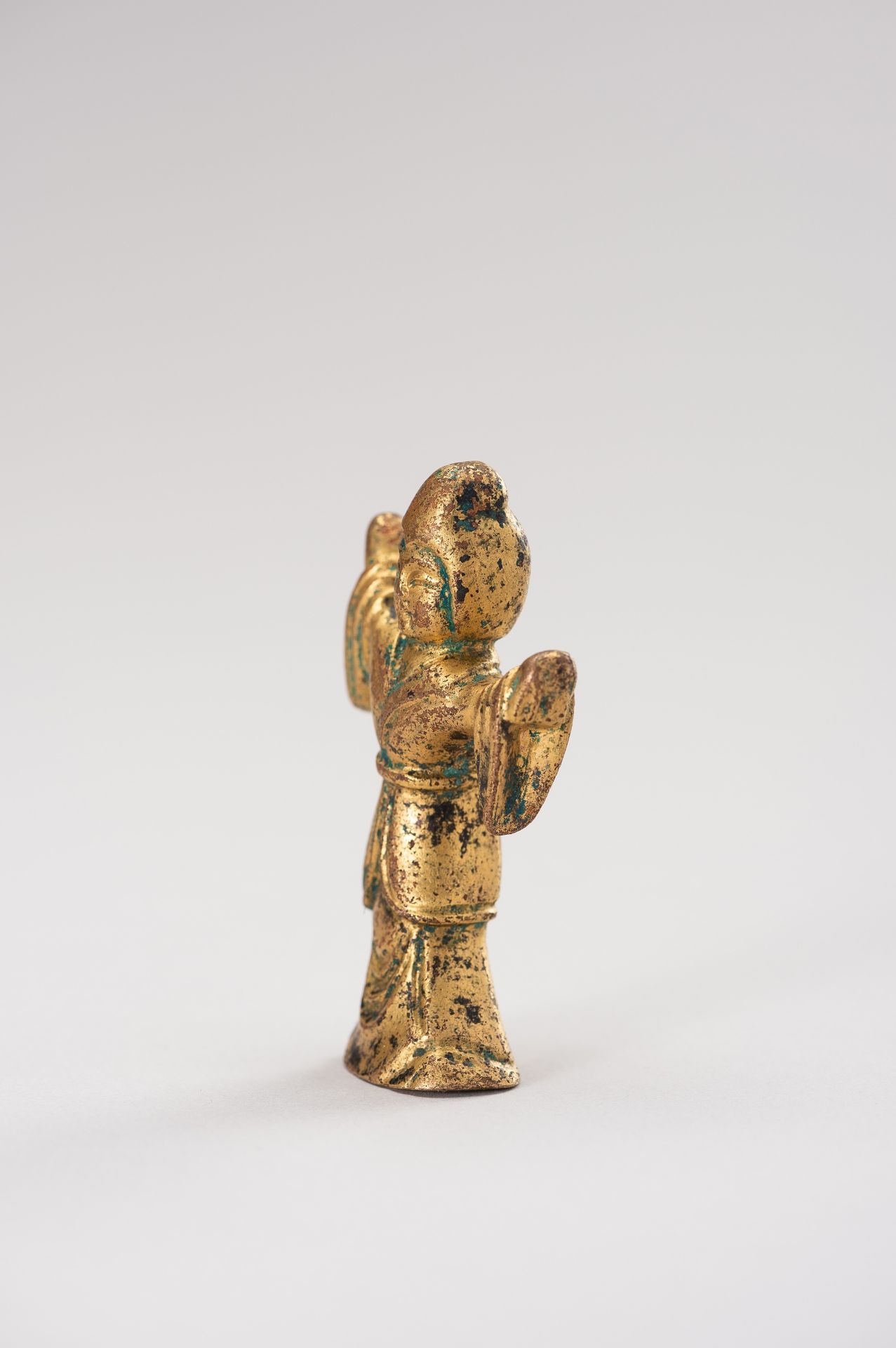 A HAN STYLE GILT-BRONZE FIGURE OF A DANCER - Bild 6 aus 9