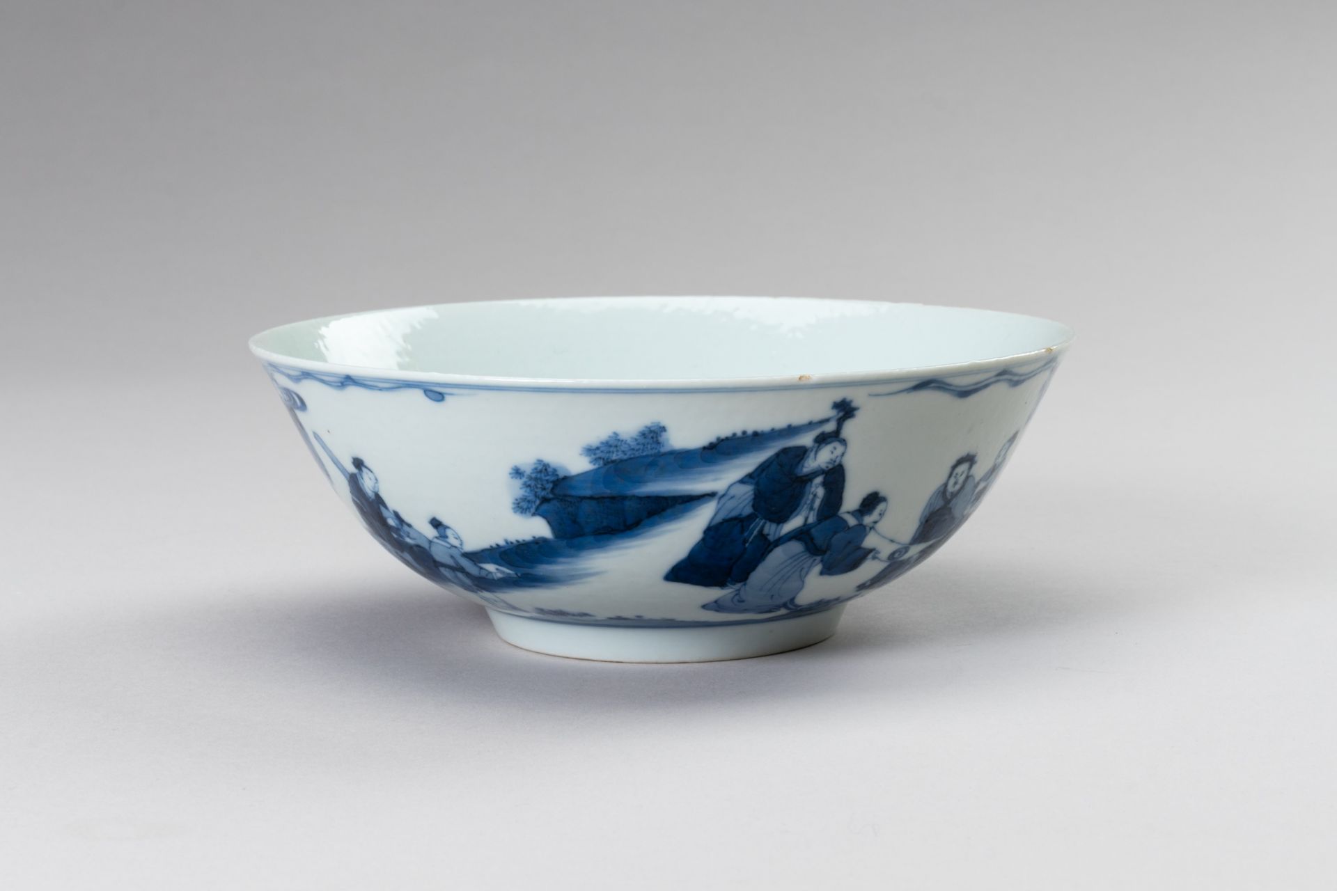 A BLUE AND WHITE PORCELAIN KANGXI REVIVAL 'SCHOLARS' BOWL - Image 6 of 12