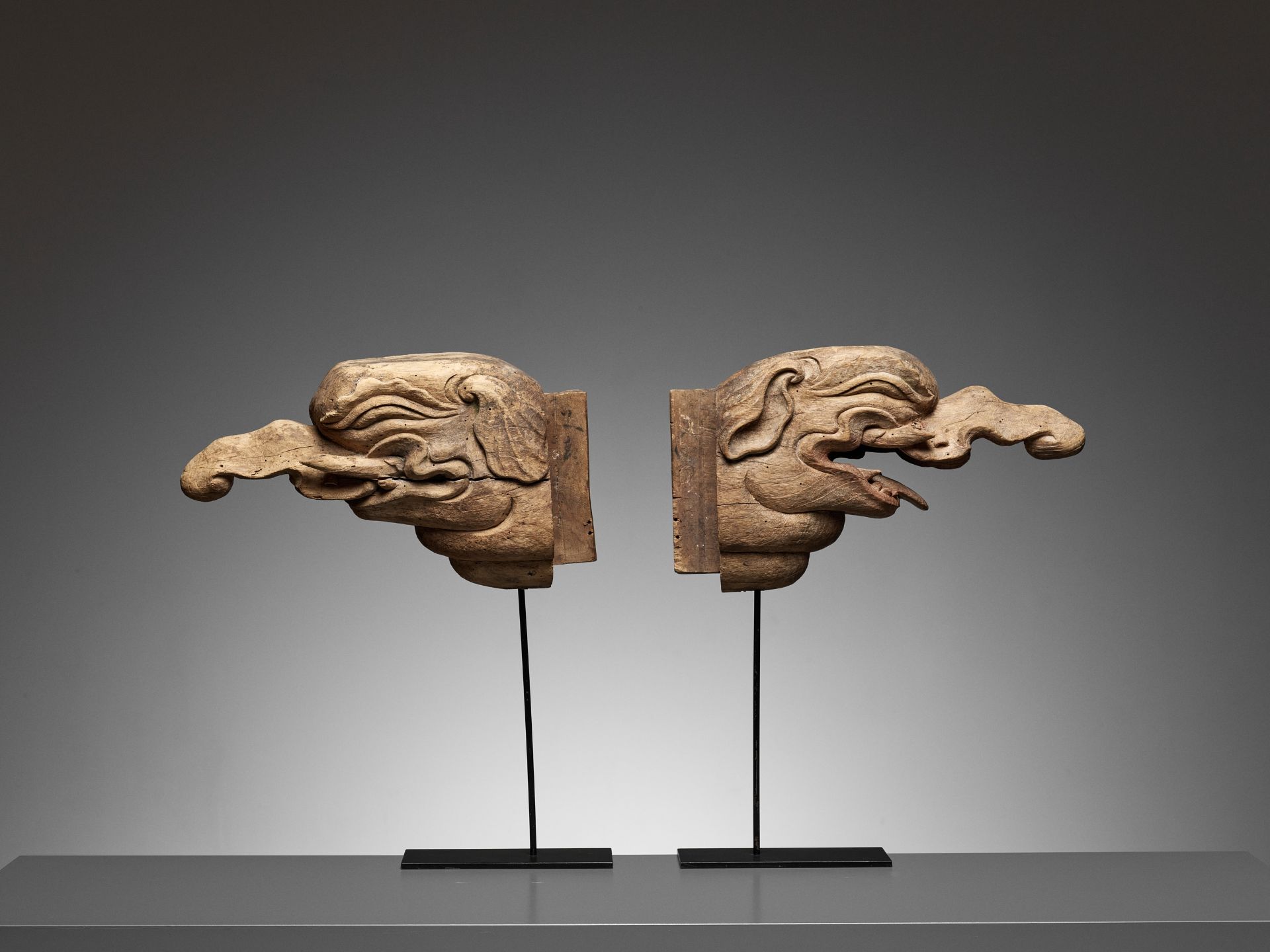 A RARE AND EARLY PAIR OF CARVED WOOD 'BAKU' ARCHITECTURAL ELEMENTS - Image 3 of 12