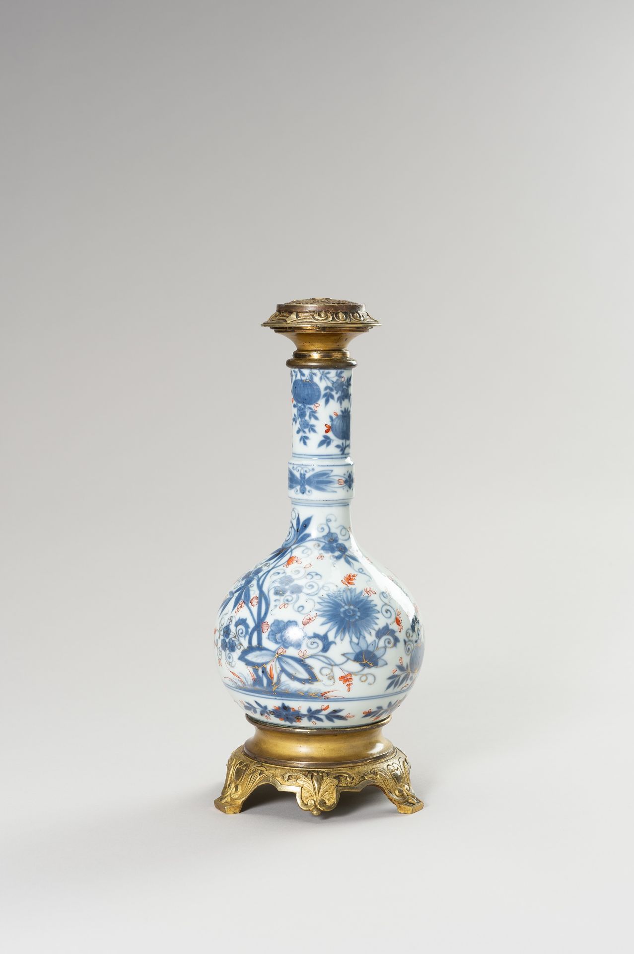 AN IRON-RED, BLUE, AND WHITE PORCELAIN TABLE LAMP