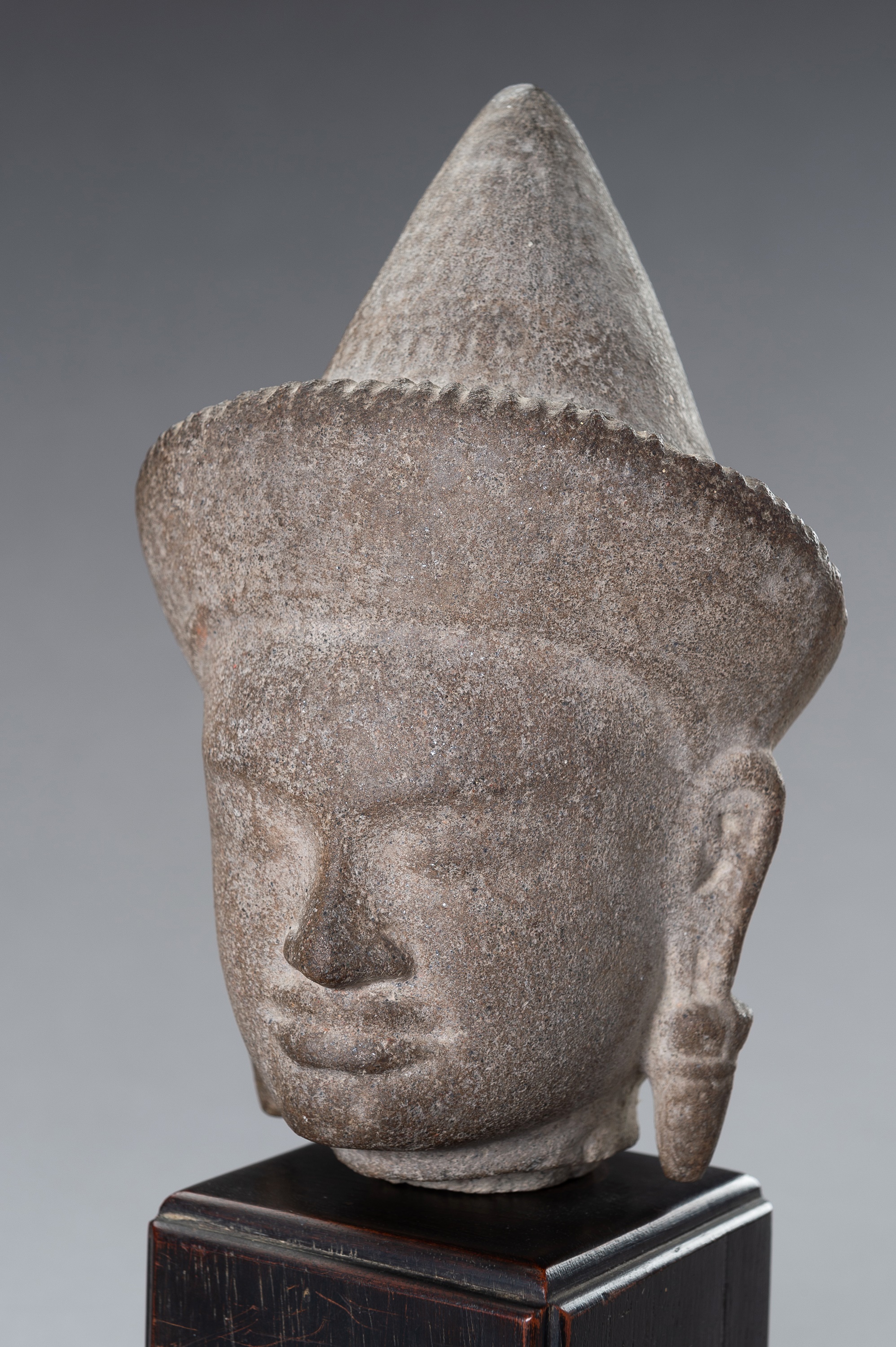 A MUSEUM COPY OF A KHMER STONE HEAD - Image 3 of 13